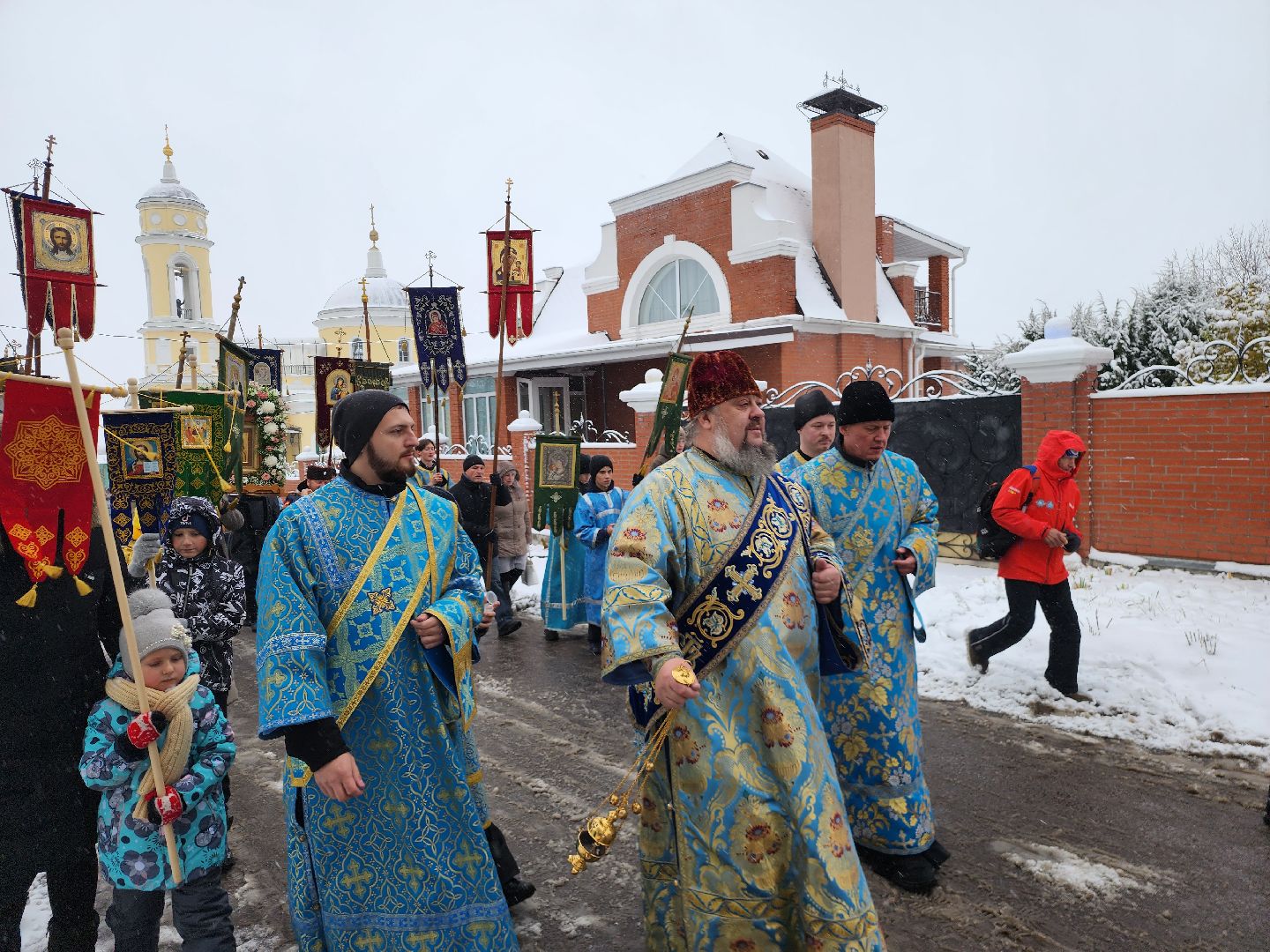 Коломна, день народного единства, казанская икона божией матери, крестный ход, вертикалка,