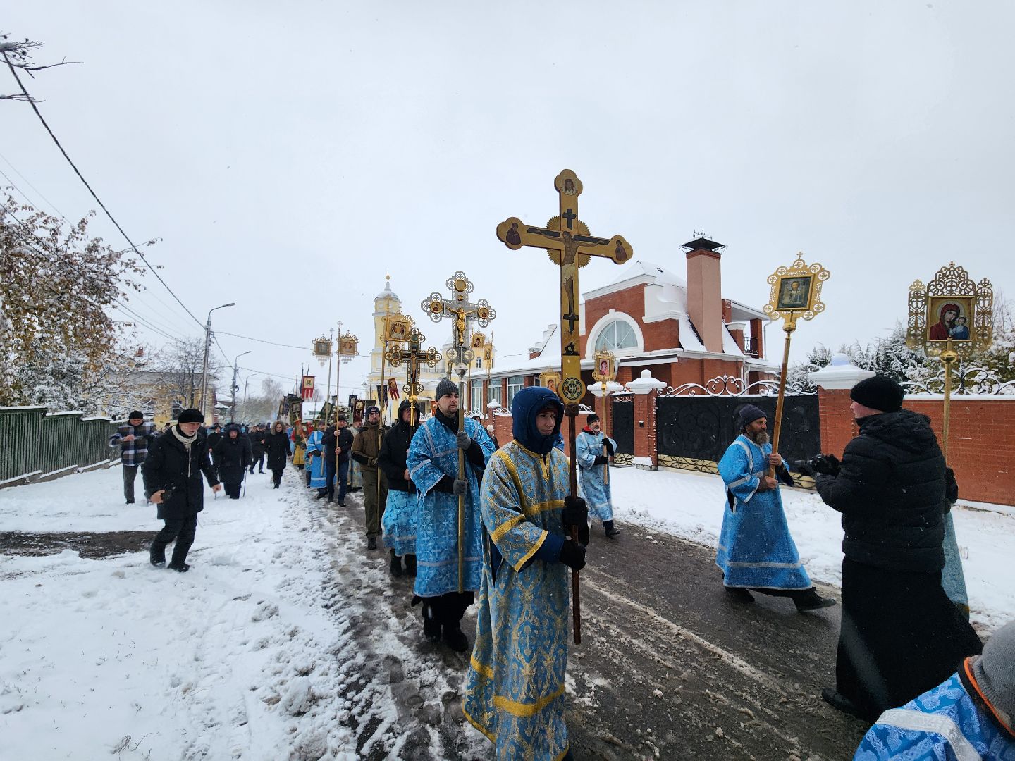 Коломна, день народного единства, казанская икона божией матери, крестный ход, вертикалка,