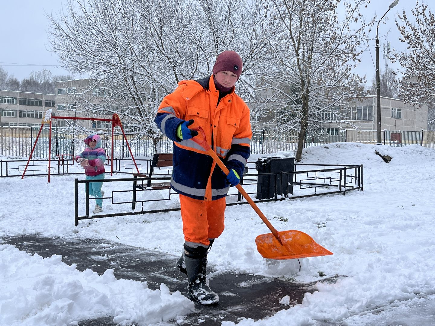 снегопад, жкх, уборка дворов, коммунальная служба, наро-фоминск, наро-фоминский городской округ,вертикалка, Вертикальное видео, Первый снег, Снегопад,