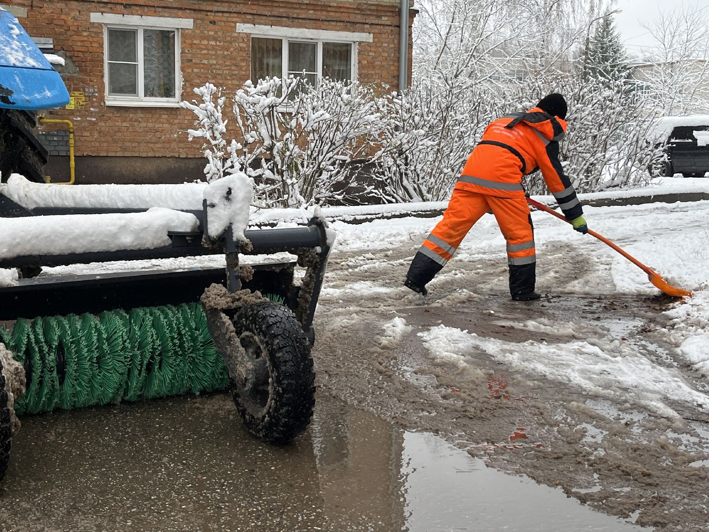 снегопад, жкх, уборка дворов, коммунальная служба, наро-фоминск, наро-фоминский городской округ,вертикалка, Вертикальное видео, Первый снег, Снегопад,