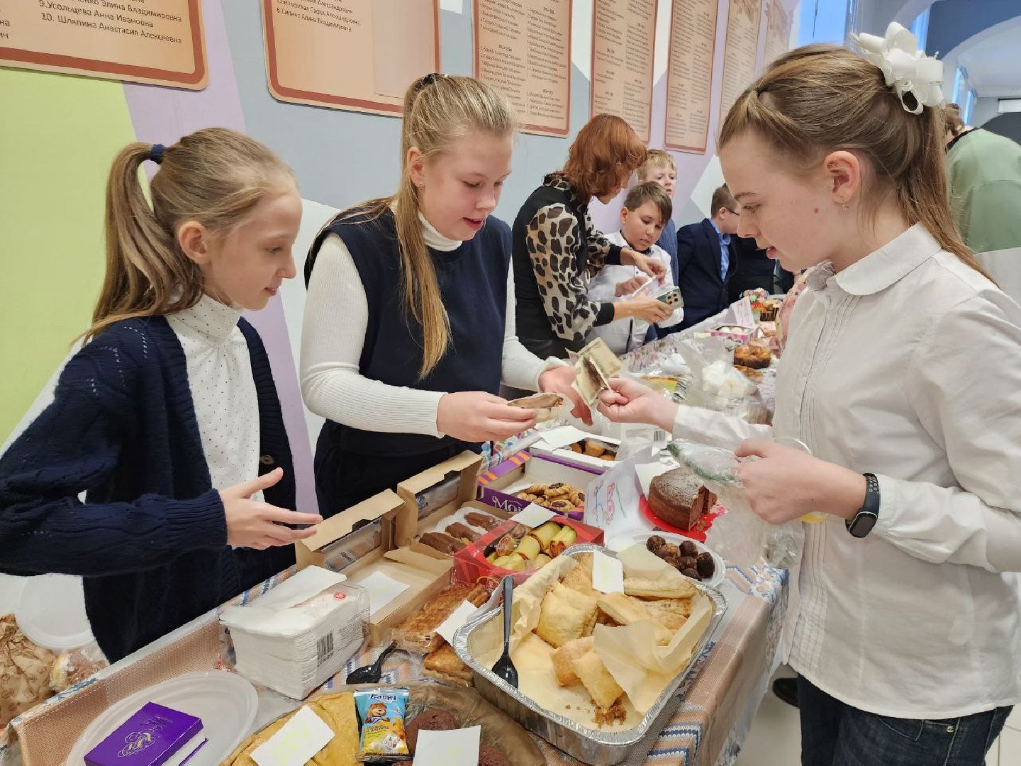 можайск, можайский городской округ, подмосковье, благотворительная ярмарка, спецоперация, школы, школьники, доброе дело, дети, вертикалки,