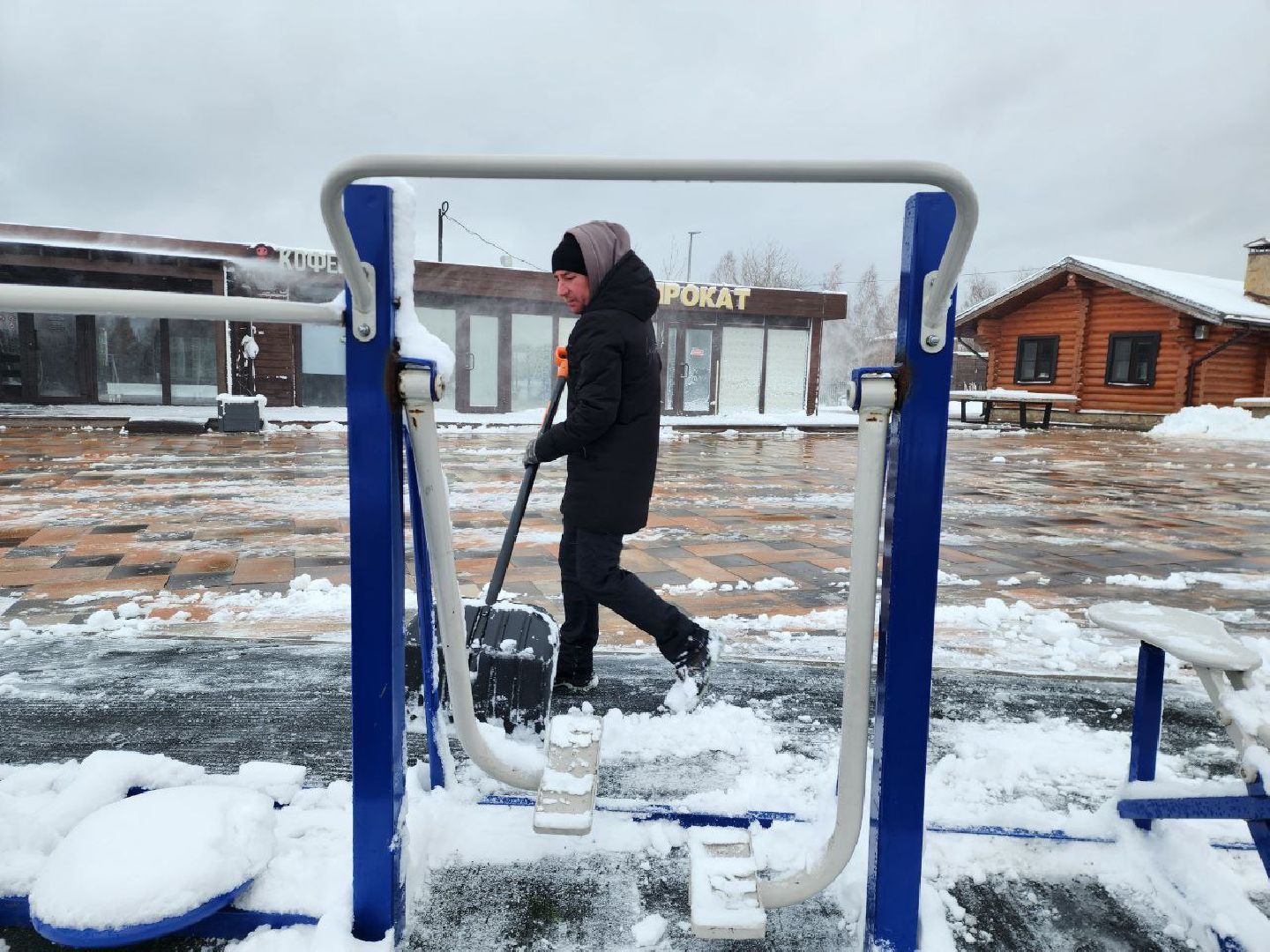 можайск, можайский городской округ, подмосковье, парк, уборка снега, последствия снегопада, первый снег, уборка территории, погода, парк ривьера, ЖКХ, вертикалки,