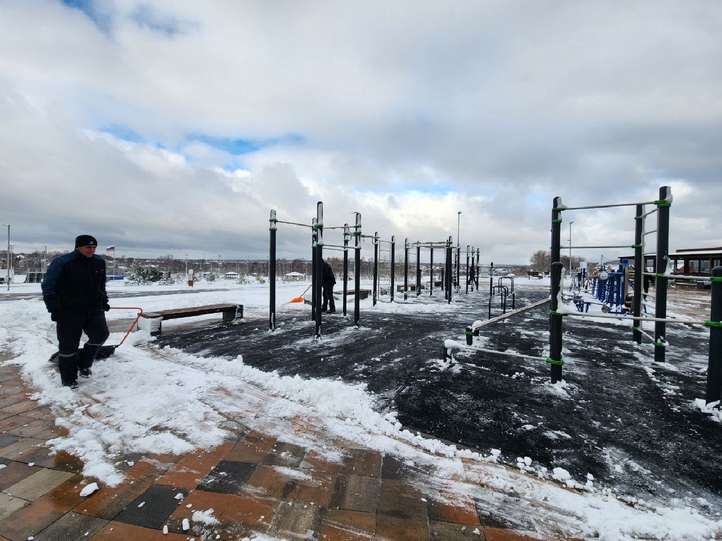 можайск, можайский городской округ, подмосковье, парк, уборка снега, последствия снегопада, первый снег, уборка территории, погода, парк ривьера, ЖКХ, вертикалки,