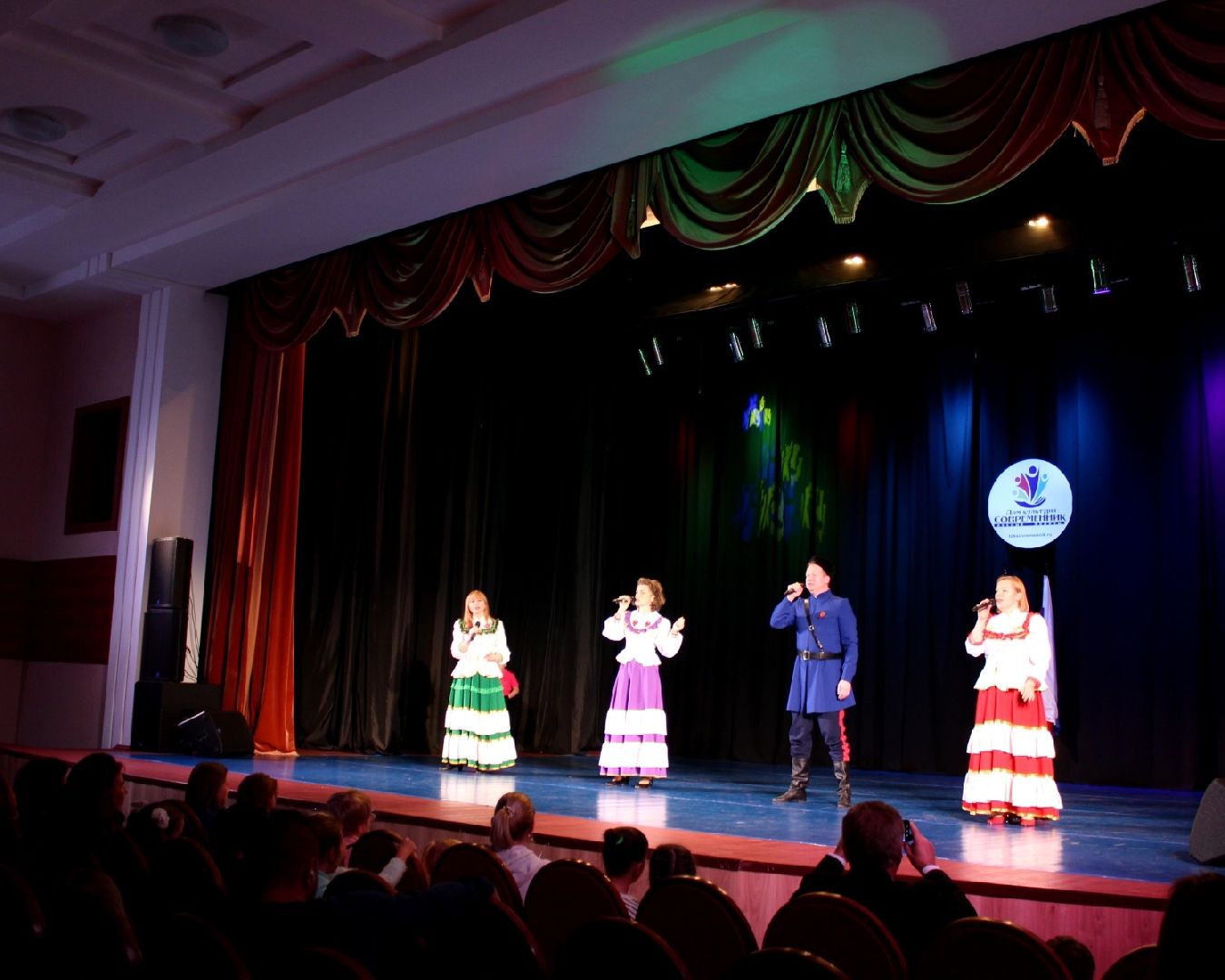 пушкино, дом культуры, поселок, день народного единства, праздник,вертикалка,