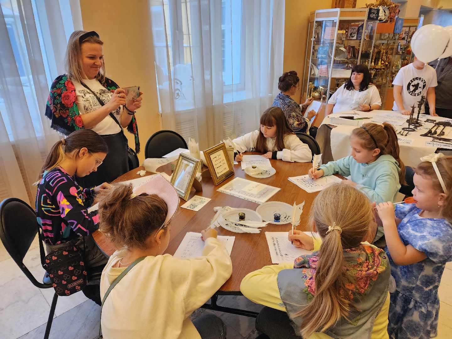 Чехов, дворец культуры дружба, день народного единства, мастер-классы, каллиграфия, тряпичные куклы, фланкировка шашками, сыродавленное масло, народные забавы, средневековое оружие, выставка, ярмарка,вертикалки, вертикальное видео,