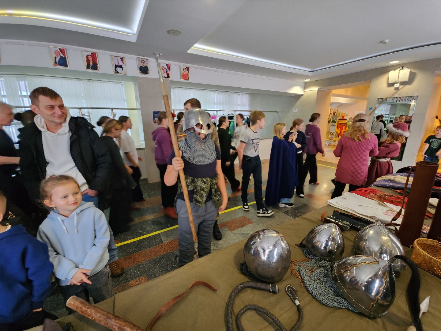 Чехов, дворец культуры дружба, день народного единства, мастер-классы, каллиграфия, тряпичные куклы, фланкировка шашками, сыродавленное масло, народные забавы, средневековое оружие, выставка, ярмарка,вертикалки, вертикальное видео,