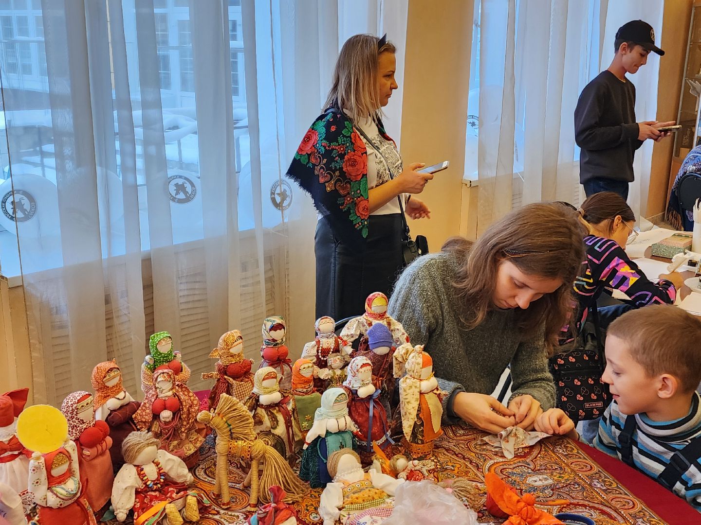 Чехов, дворец культуры дружба, день народного единства, мастер-классы, каллиграфия, тряпичные куклы, фланкировка шашками, сыродавленное масло, народные забавы, средневековое оружие, выставка, ярмарка,вертикалки, вертикальное видео,