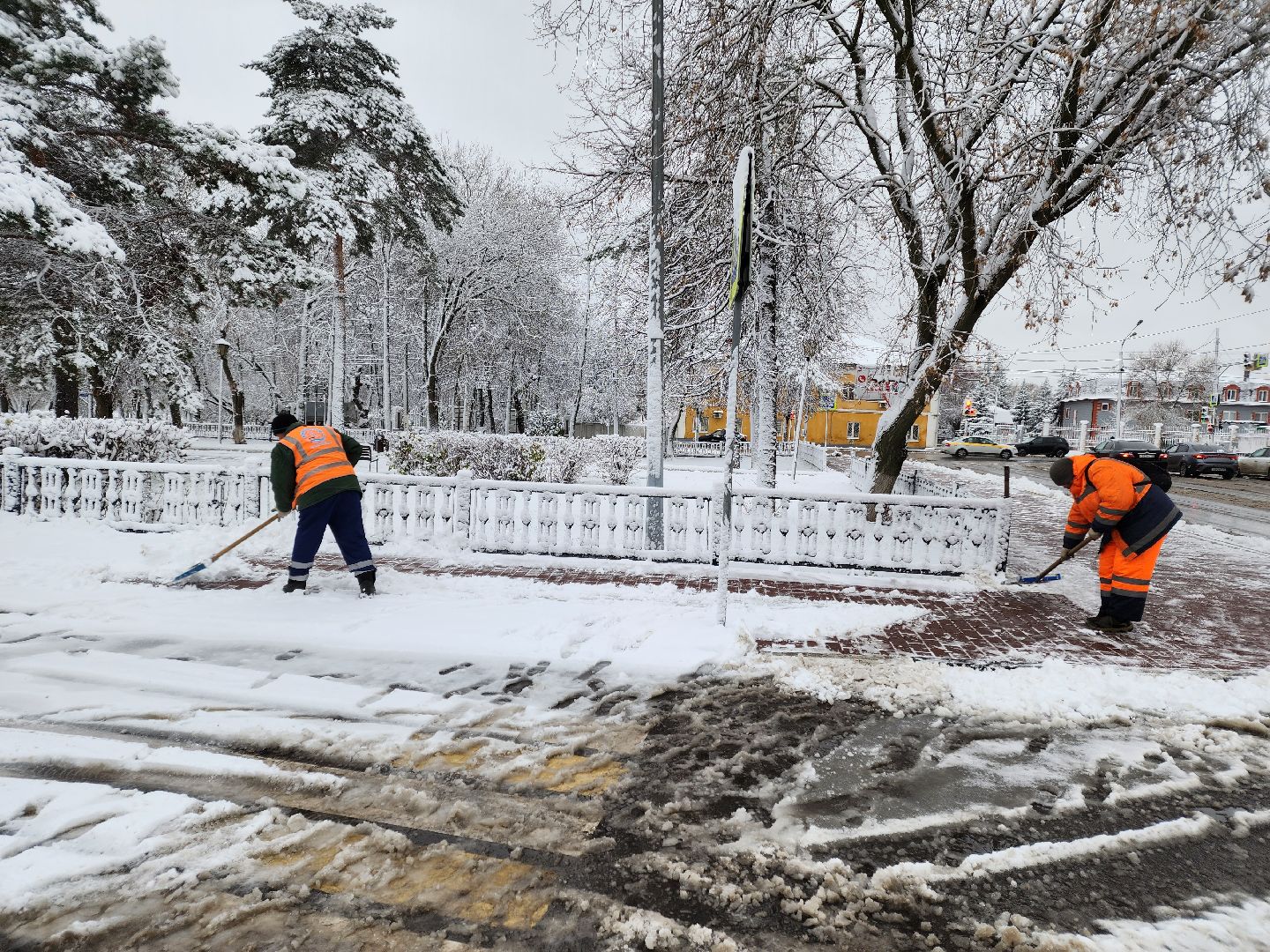 Чехов, снегопад, уборка снега, уборочная техника, уборочная кампания, очистка проездов и проходов, противогололедные материалы, дворники, спецтехника, подготовка к зимнему периоду, вертикалка, вертикальное видео,