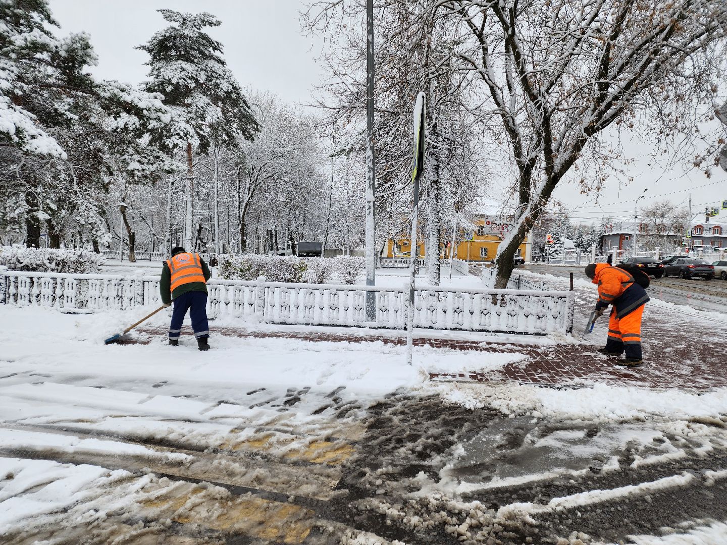Чехов, снегопад, уборка снега, уборочная техника, уборочная кампания, очистка проездов и проходов, противогололедные материалы, дворники, спецтехника, подготовка к зимнему периоду, вертикалка, вертикальное видео,