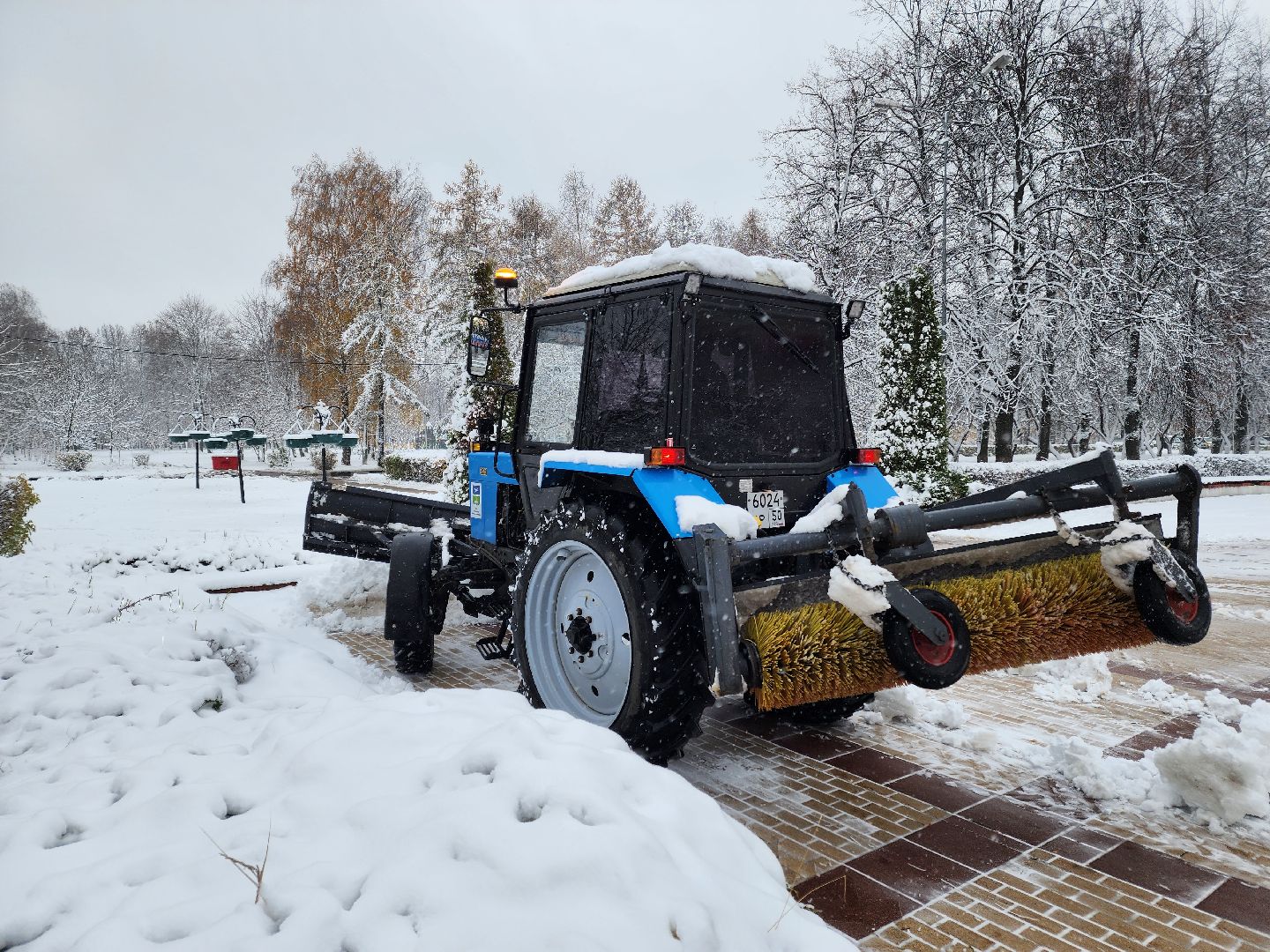 Чехов, снегопад, уборка снега, уборочная техника, уборочная кампания, очистка проездов и проходов, противогололедные материалы, дворники, спецтехника, подготовка к зимнему периоду, вертикалка, вертикальное видео,