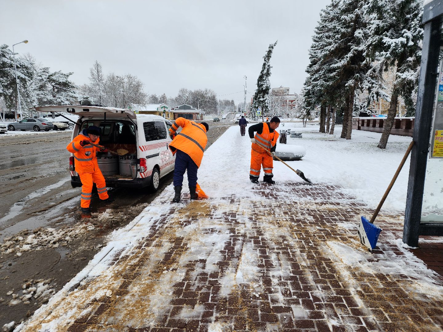 Чехов, снегопад, уборка снега, уборочная техника, уборочная кампания, очистка проездов и проходов, противогололедные материалы, дворники, спецтехника, подготовка к зимнему периоду, вертикалка, вертикальное видео,