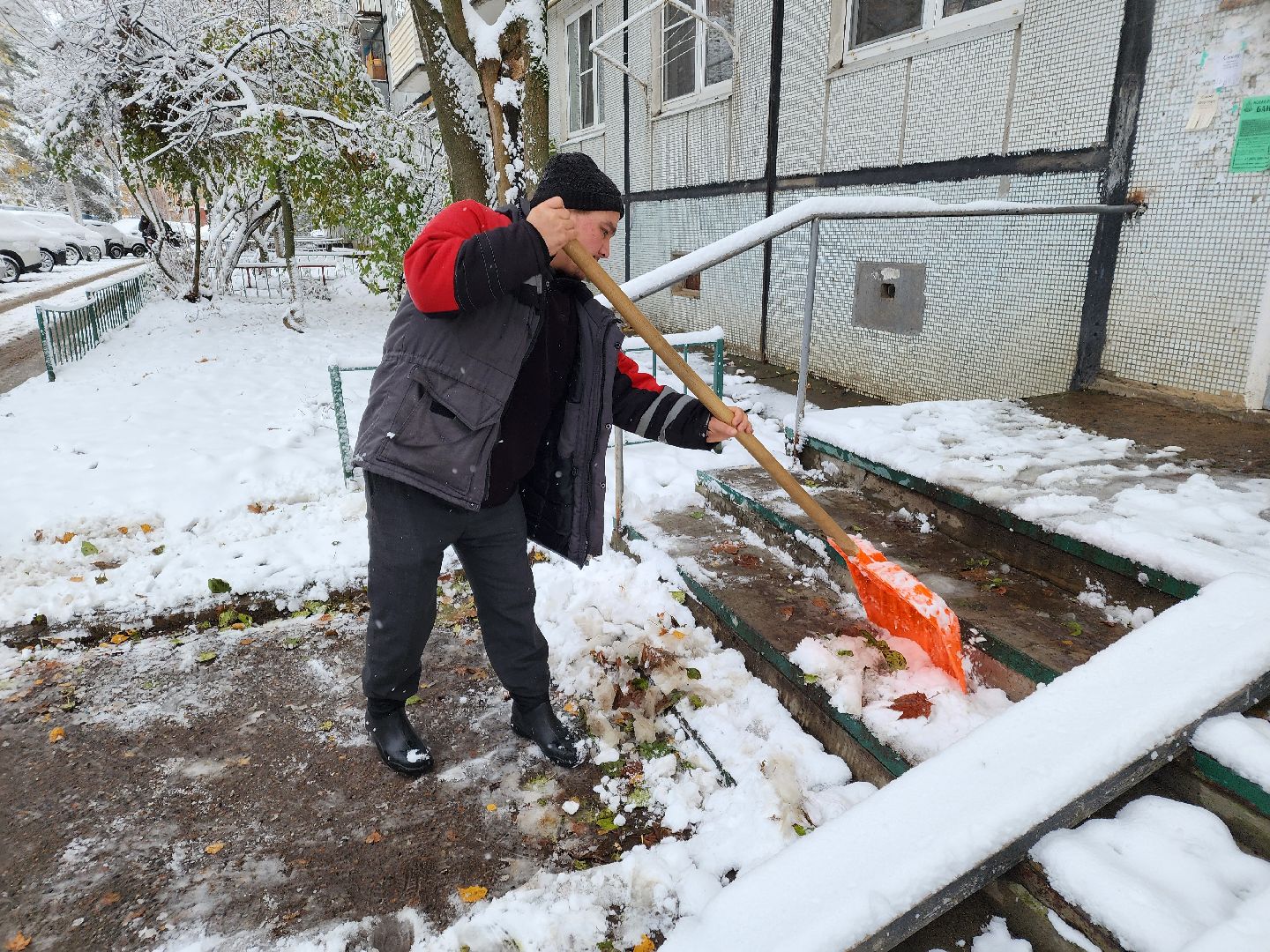 Чехов, снегопад, уборка снега, уборочная техника, уборочная кампания, очистка проездов и проходов, противогололедные материалы, дворники, спецтехника, подготовка к зимнему периоду, вертикалка, вертикальное видео,