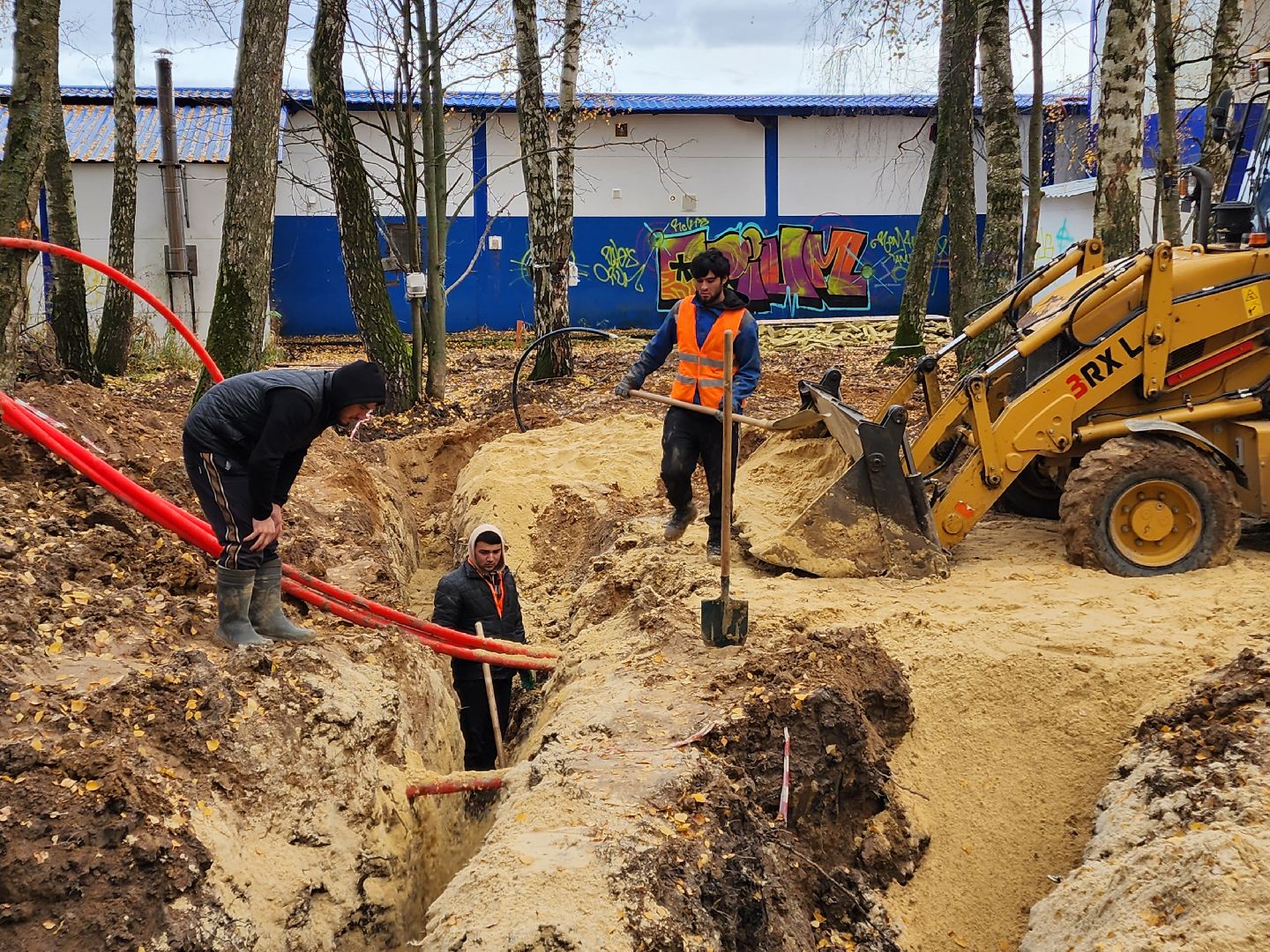 Чехов, микрорайон Губернский, лесопарк, лесопарковая зона отдыха, строительство, благоустройство, прокладка инженерных сетей, электроснабжение, региональная программа Парки в лесу, вертикалка, вертикальное видео,