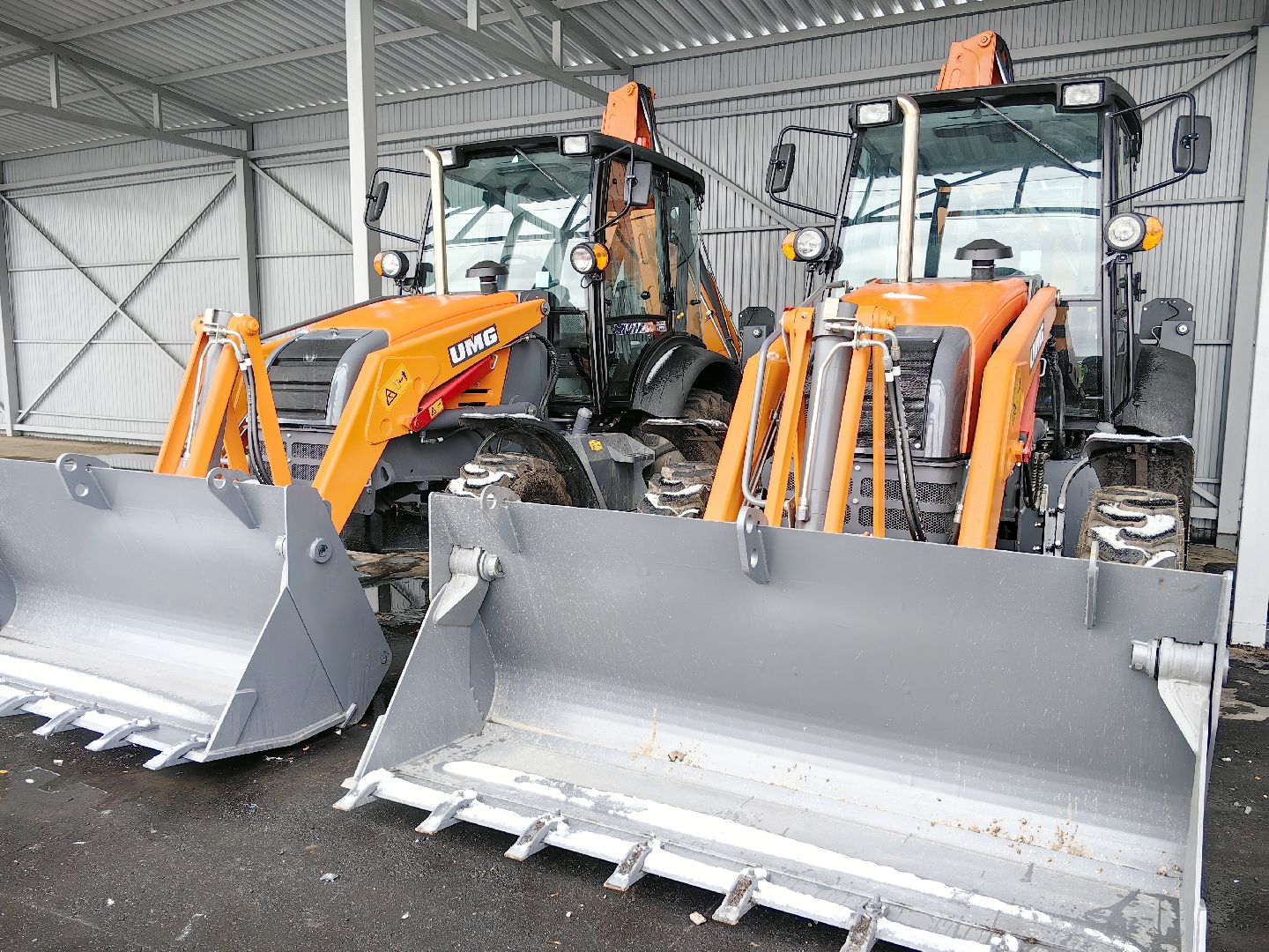 зимний сезон, снегоуборочная техника, автопарк, самосвал, трактор, погрузчик, вертикалки