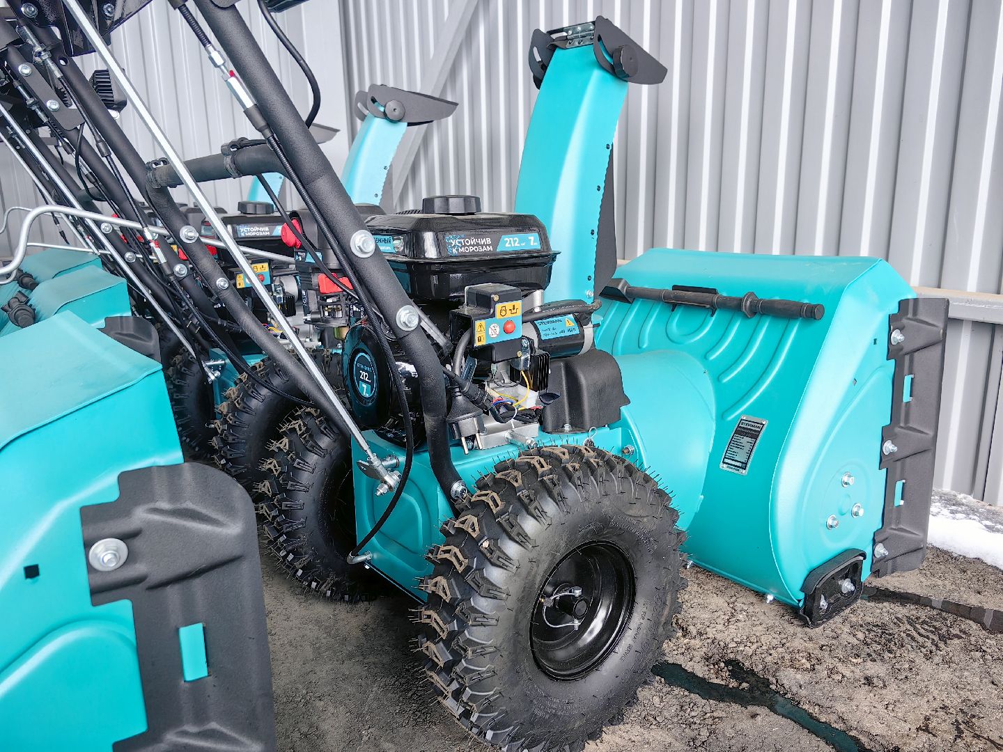 зимний сезон, снегоуборочная техника, автопарк, самосвал, трактор, погрузчик, вертикалки