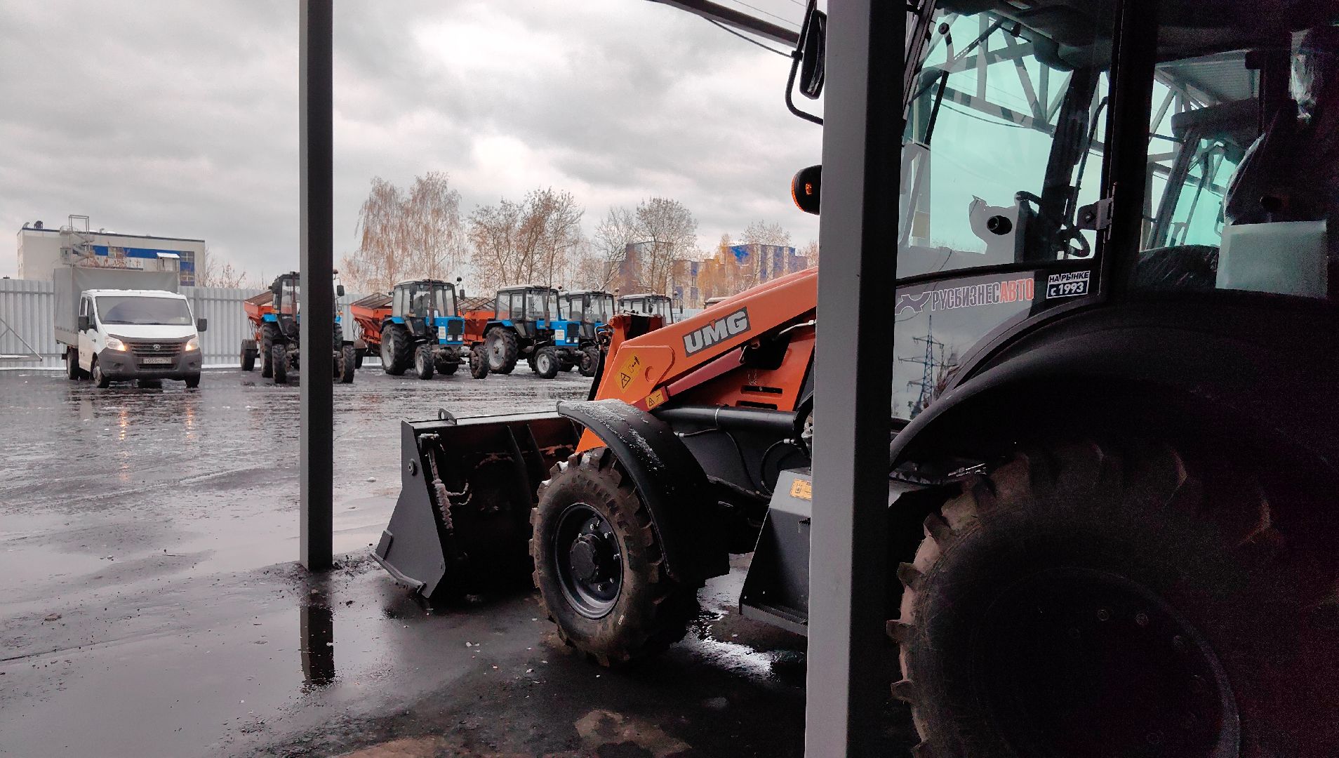 зимний сезон, снегоуборочная техника, автопарк, самосвал, трактор, погрузчик, вертикалки