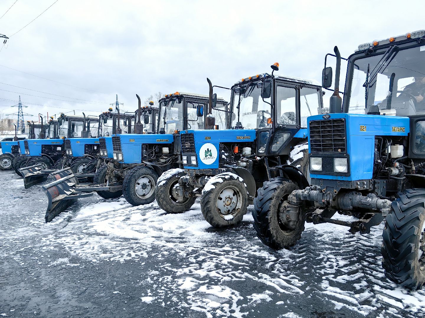 зимний сезон, снегоуборочная техника, автопарк, самосвал, трактор, погрузчик, вертикалки