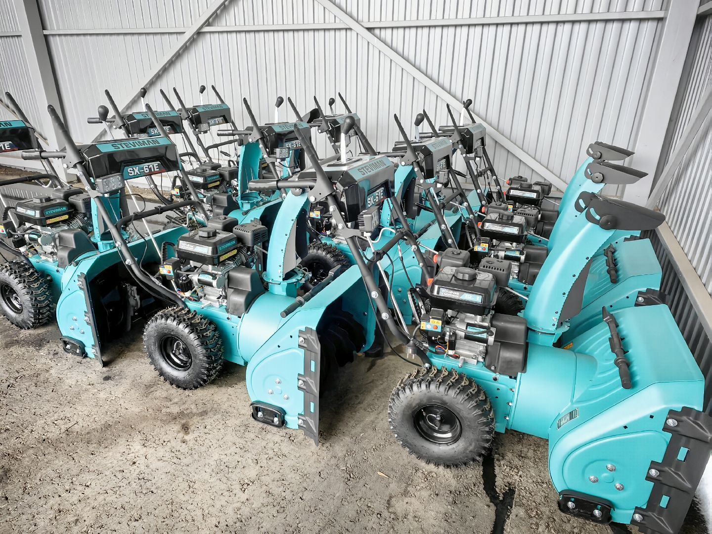 зимний сезон, снегоуборочная техника, автопарк, самосвал, трактор, погрузчик, вертикалки