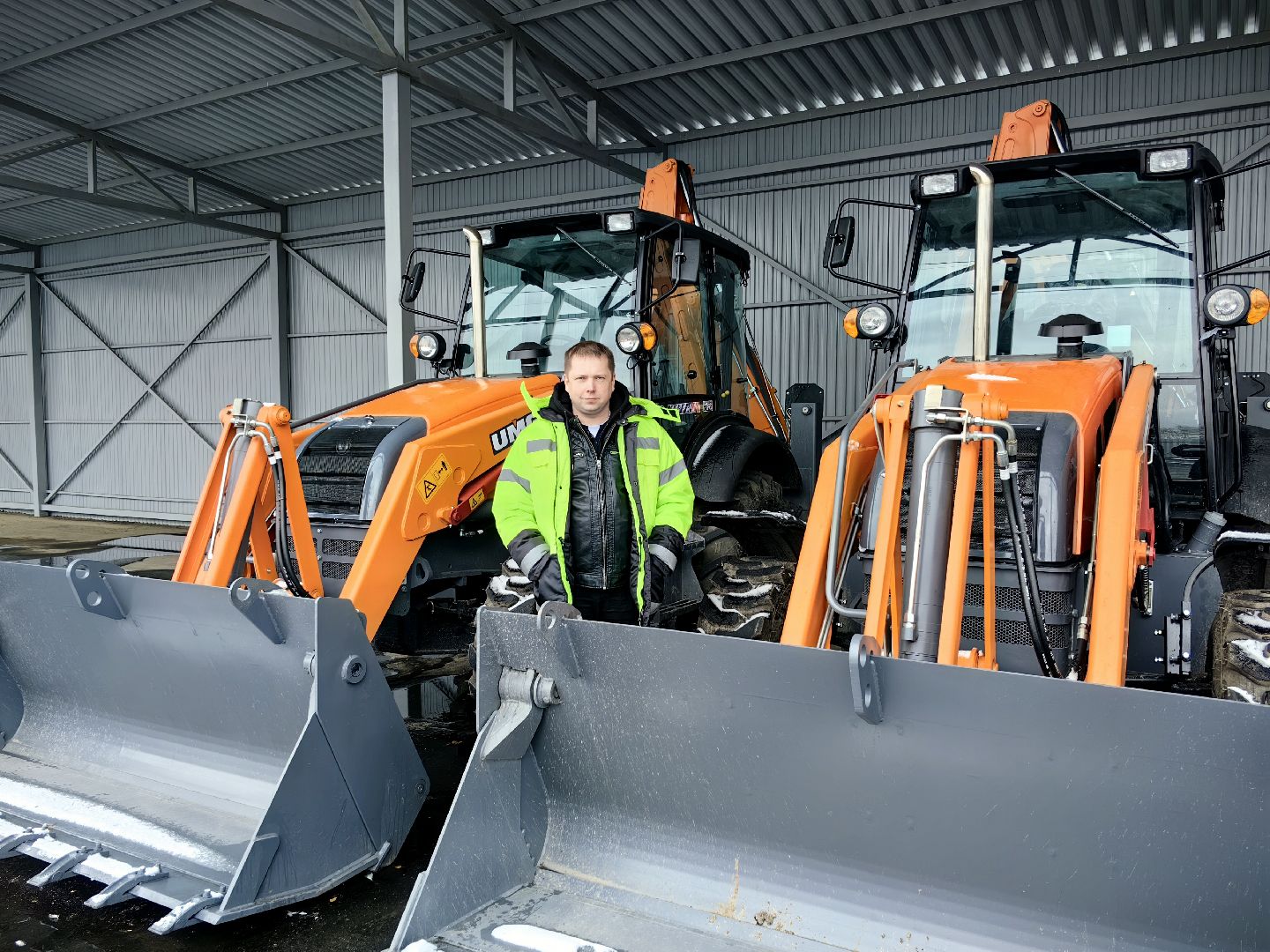 зимний сезон, снегоуборочная техника, автопарк, самосвал, трактор, погрузчик, вертикалки