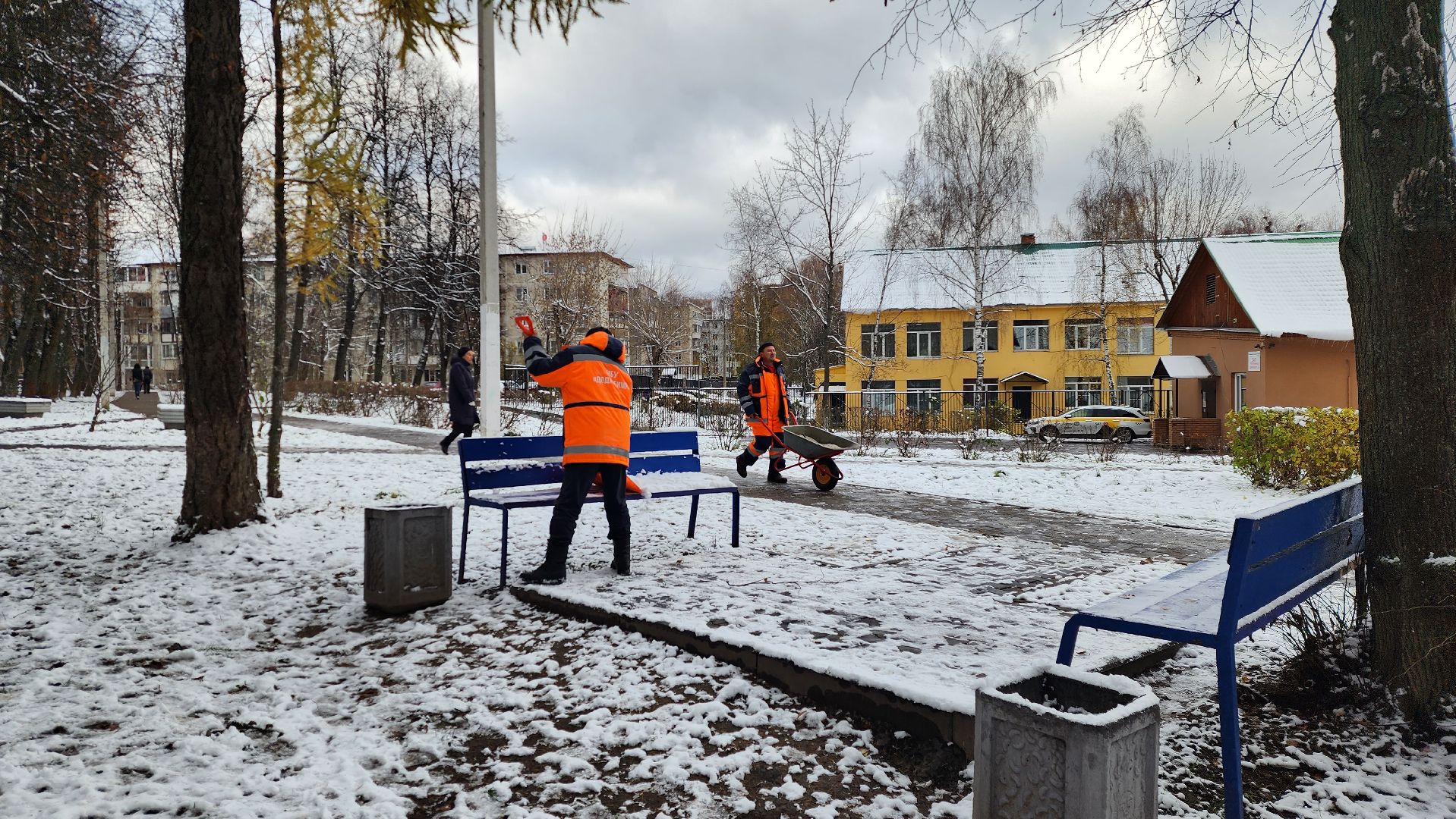 тротуар, гололед, реагенты, безопасность пешеходов, вертикалка,