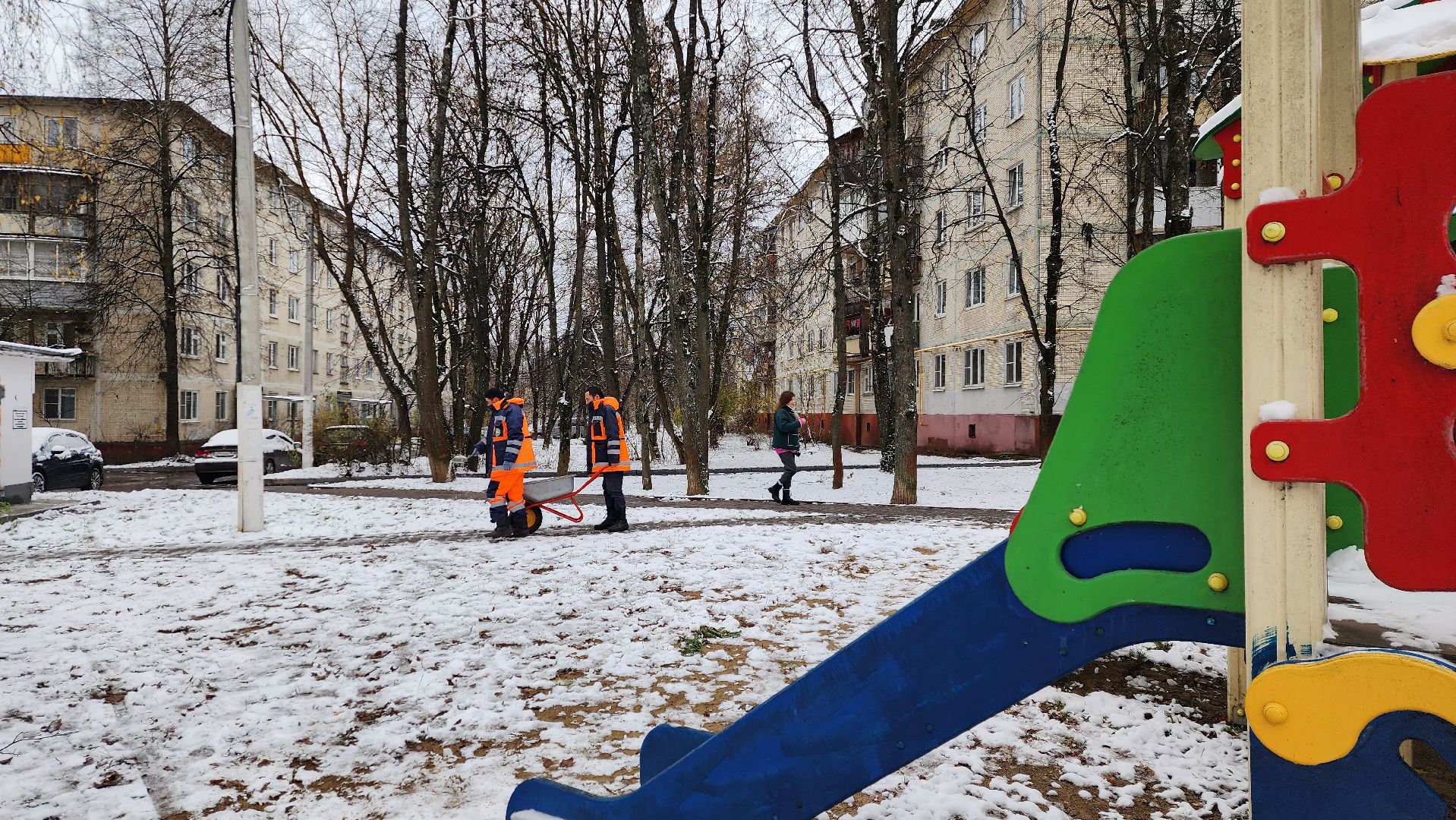 тротуар, гололед, реагенты, безопасность пешеходов, вертикалка,