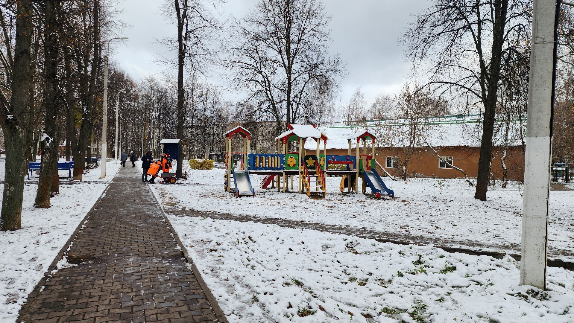 тротуар, гололед, реагенты, безопасность пешеходов, вертикалка,