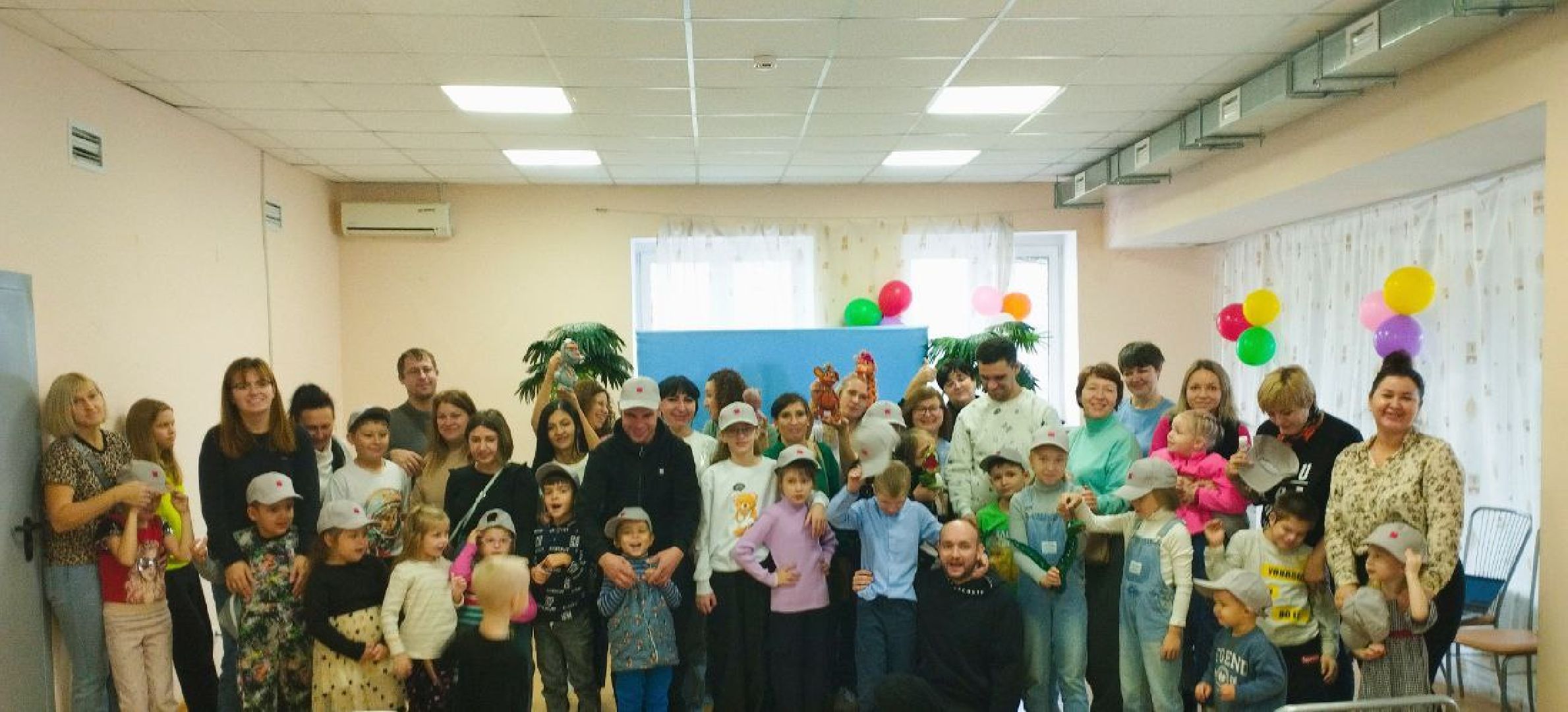 вертикалка, дети, кукольный спекаткль, дружба, центр социального обслуживания, подарки, волонтеры,