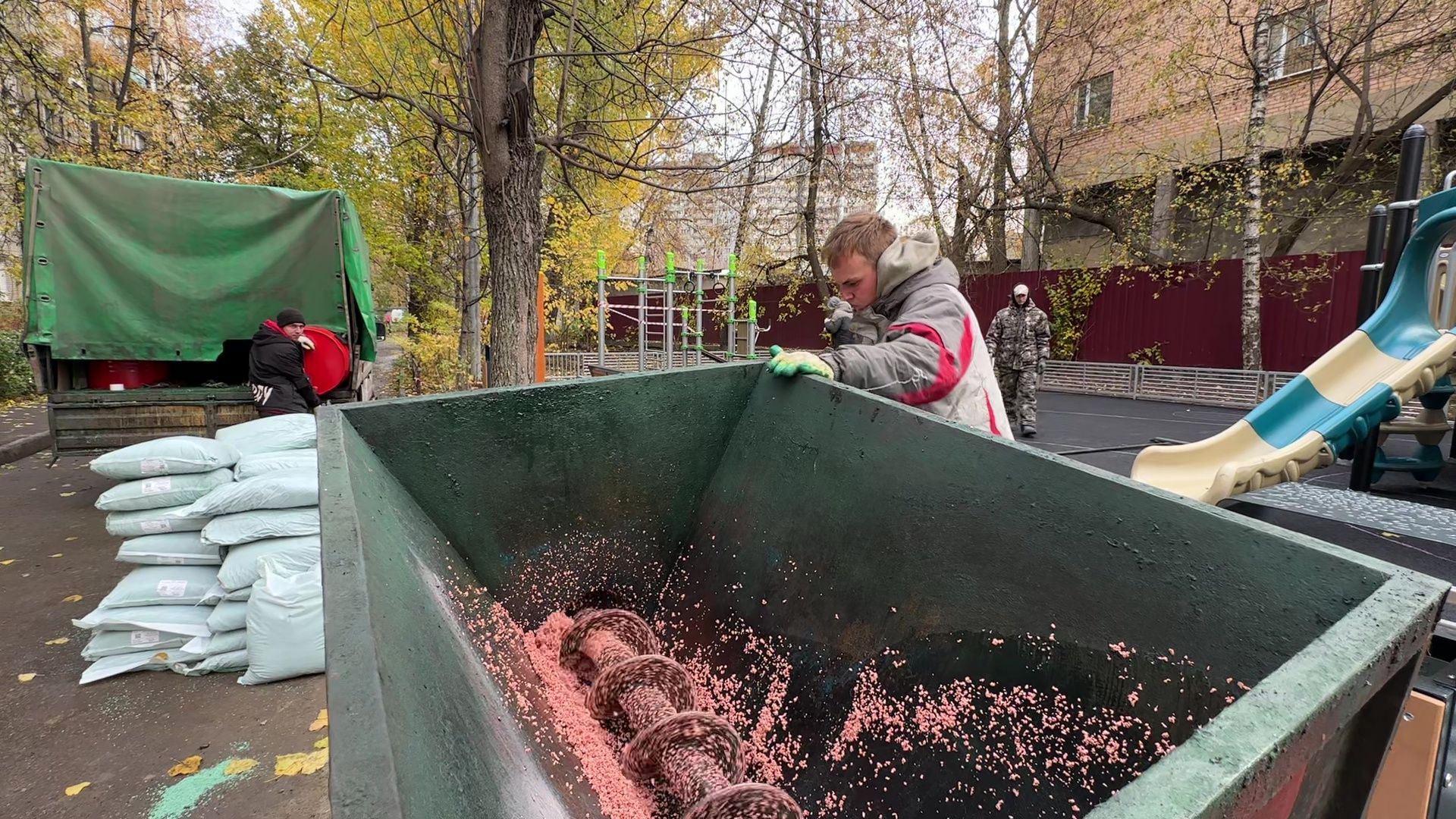 Реутов, вертикалки,детская площадка, качели, карусели, горки, скамейки, освещение,