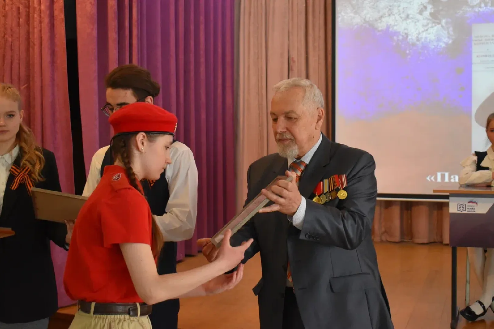 Балашиха, Подмосковье, Парта Героя, Михаил Грачёв, школы, депутаты, Мособлдума, Тарас Ефимов