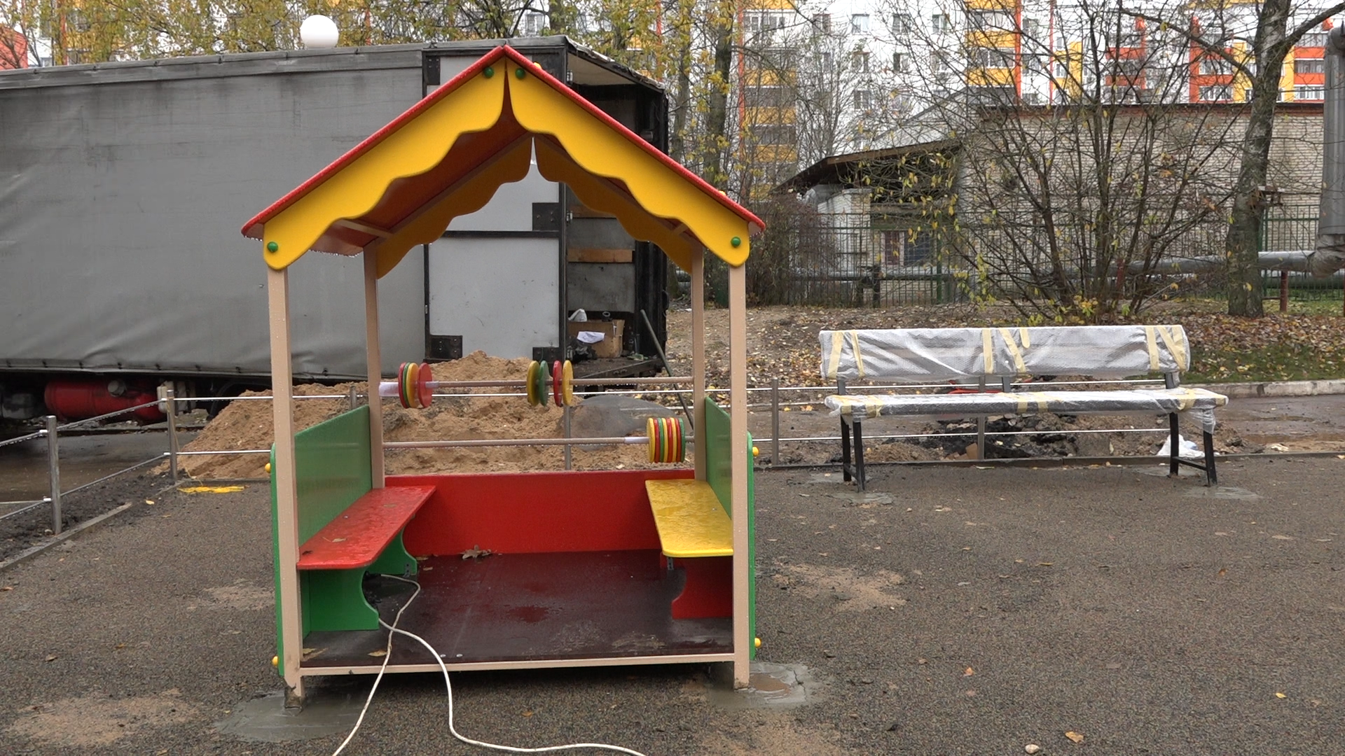 школа Попова Власиха, дошкольный корпус Поповки, Власиха школа Попова, благоустройство детской площадки, ясельная группа в Поповке,