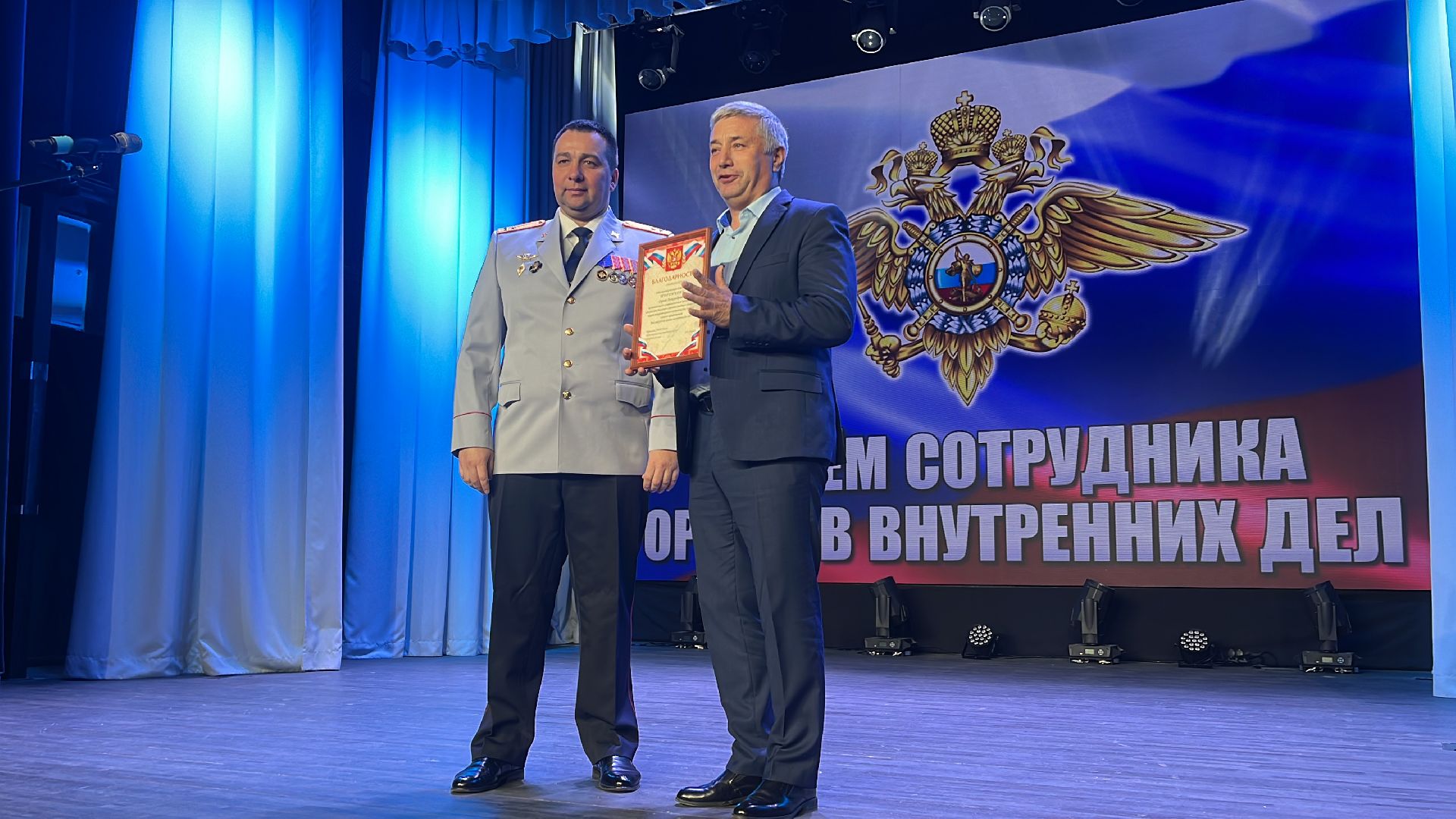 полицейские, полиция, день сотрудников мвд, концерт,