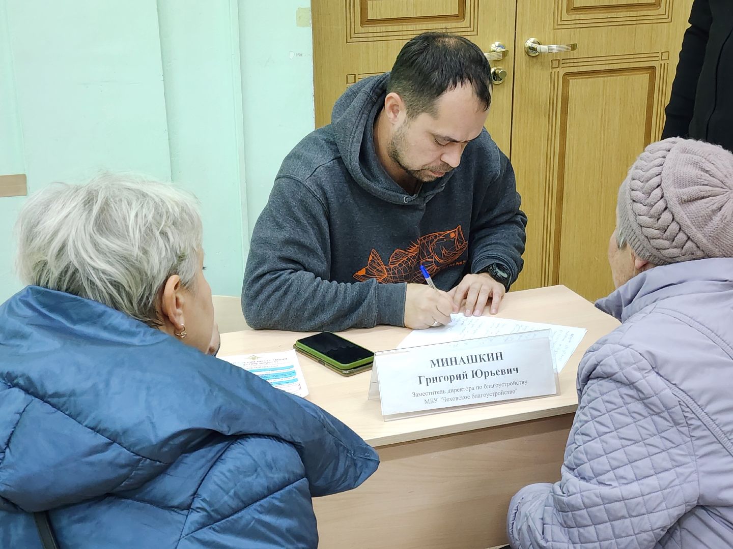 Чехов, деревня Крюково, выездная администрация, встреча с жителями, обращения граждан, освещение, ремонт моста, автобусное сообщение, глава округа михаил собакин,