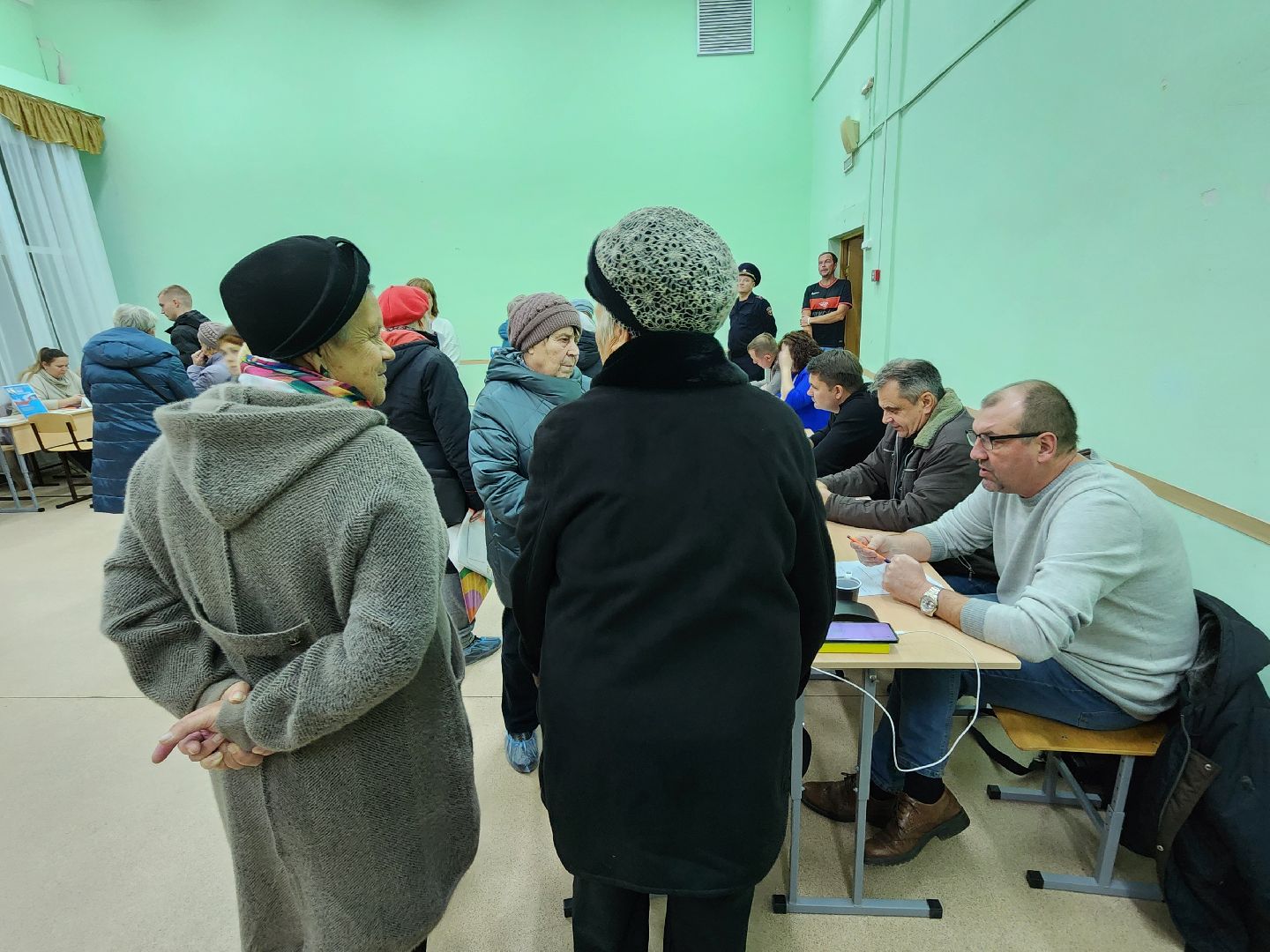 Чехов, деревня Крюково, выездная администрация, встреча с жителями, обращения граждан, освещение, ремонт моста, автобусное сообщение, глава округа михаил собакин,