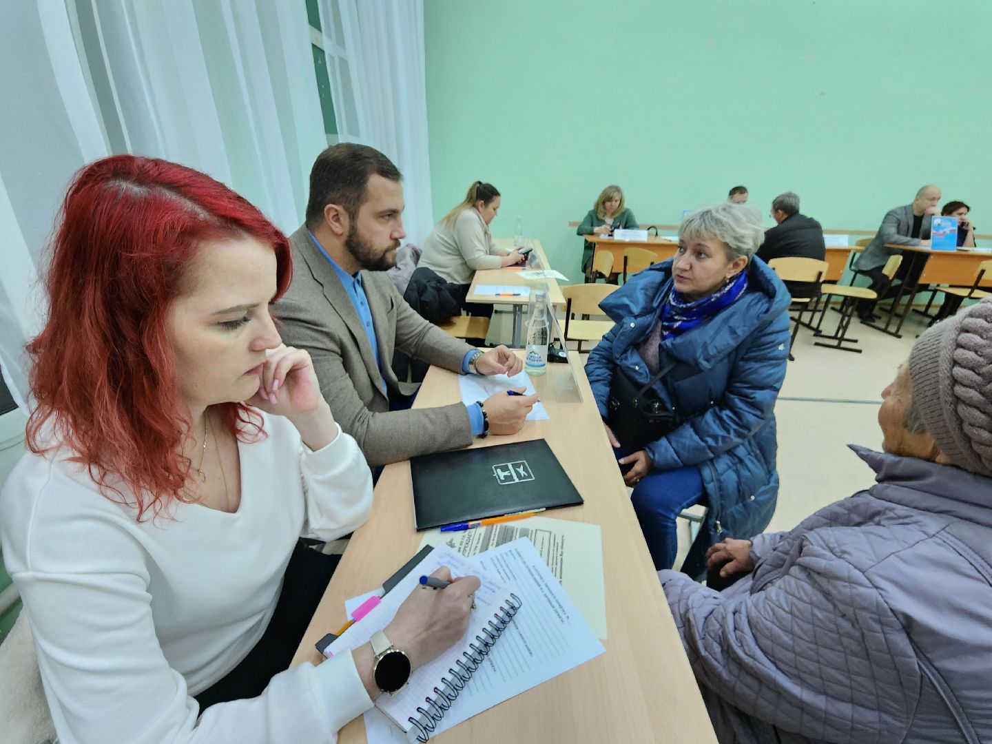 Чехов, деревня Крюково, выездная администрация, встреча с жителями, обращения граждан, освещение, ремонт моста, автобусное сообщение, глава округа михаил собакин,