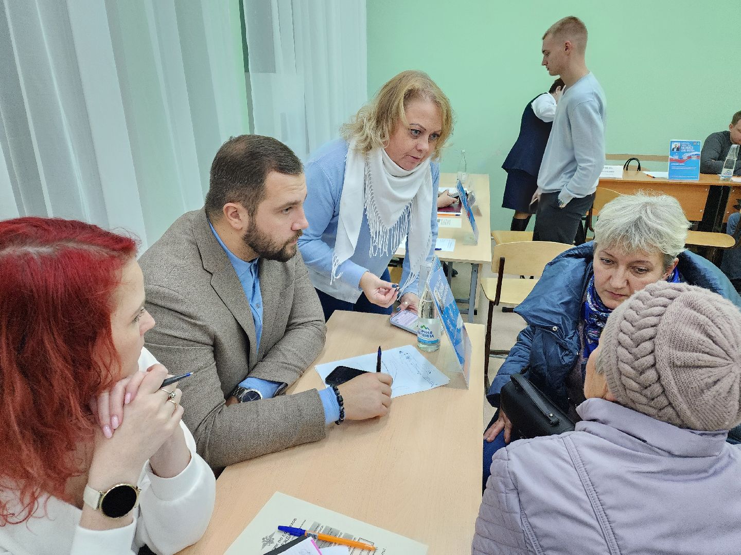 Чехов, деревня Крюково, выездная администрация, встреча с жителями, обращения граждан, освещение, ремонт моста, автобусное сообщение, глава округа михаил собакин,