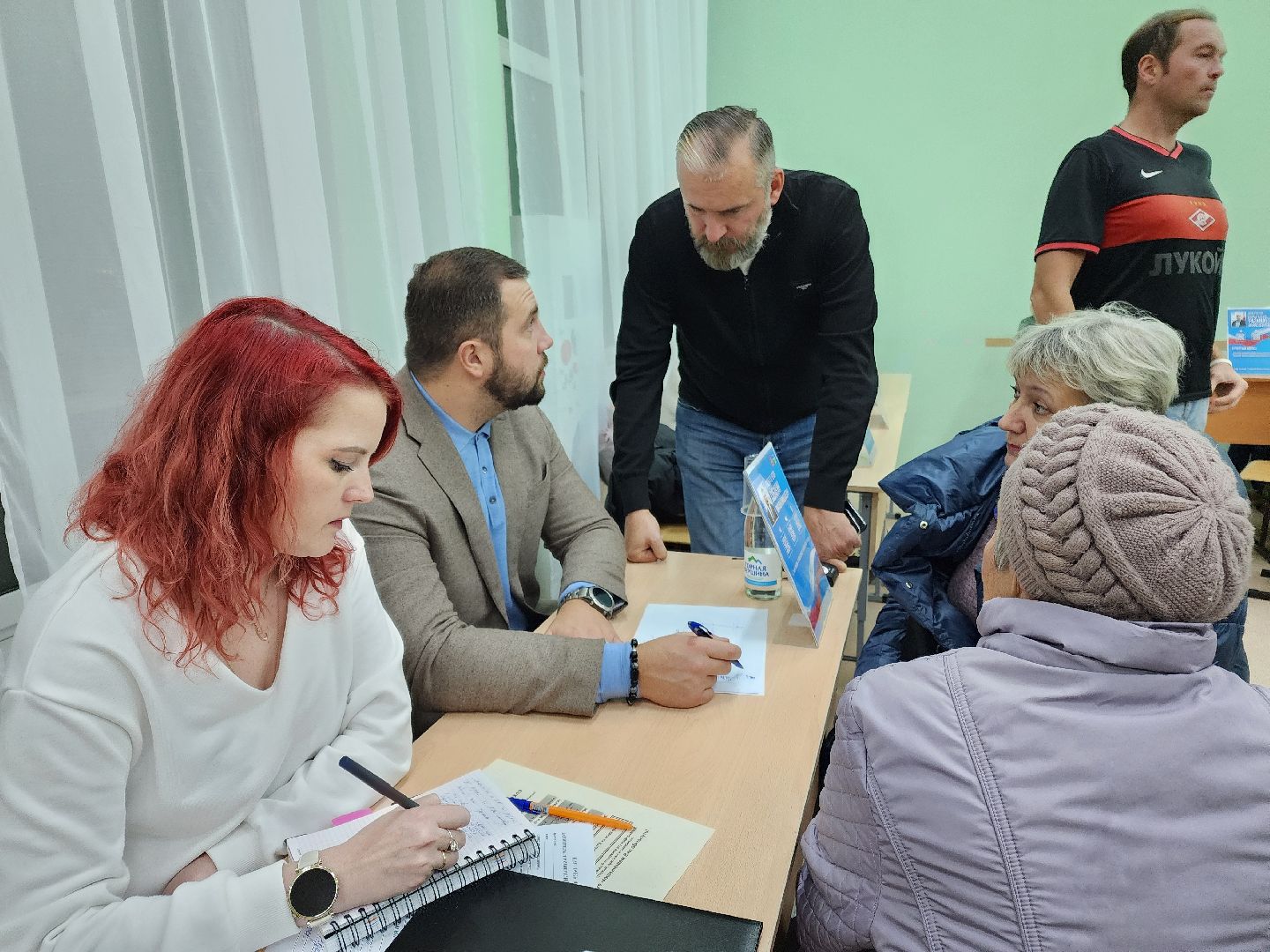 Чехов, деревня Крюково, выездная администрация, встреча с жителями, обращения граждан, освещение, ремонт моста, автобусное сообщение, глава округа михаил собакин,