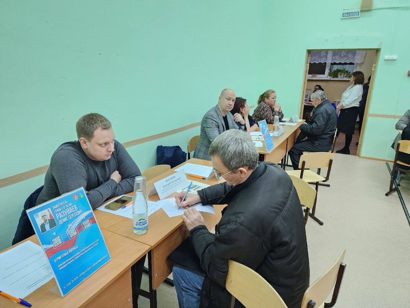 Чехов, деревня Крюково, выездная администрация, встреча с жителями, обращения граждан, освещение, ремонт моста, автобусное сообщение, глава округа михаил собакин,