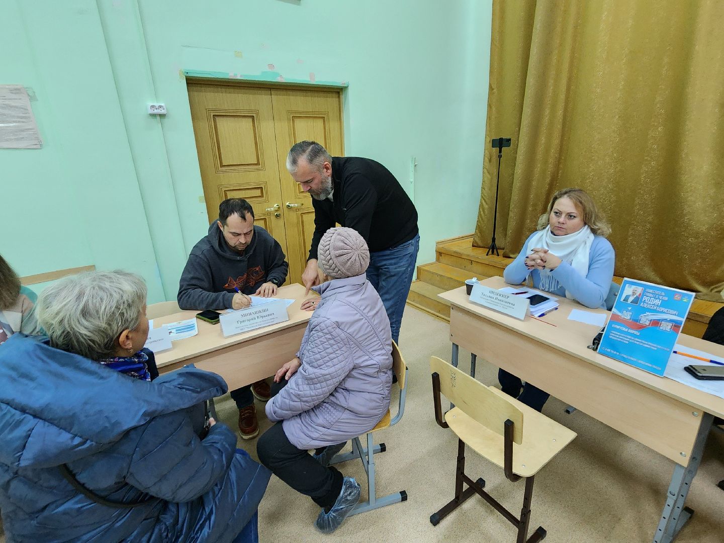 Чехов, деревня Крюково, выездная администрация, встреча с жителями, обращения граждан, освещение, ремонт моста, автобусное сообщение, глава округа михаил собакин,