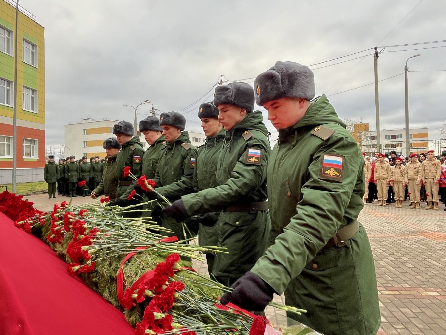 вертикальное видео, вертикалка, мемориальная доска, наро-фоминск, наро-фоминский городской округ, роман шамнэ, владимир завадский,