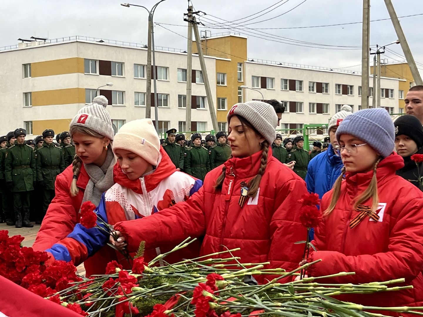 вертикальное видео, вертикалка, мемориальная доска, наро-фоминск, наро-фоминский городской округ, роман шамнэ, владимир завадский,