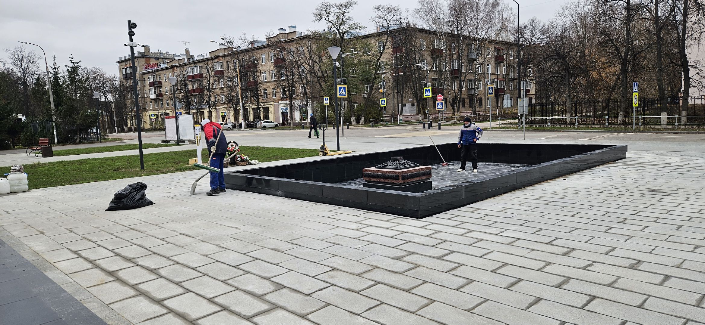 вечный огонь, сквер, Жуковский, уборка, вертикалки,