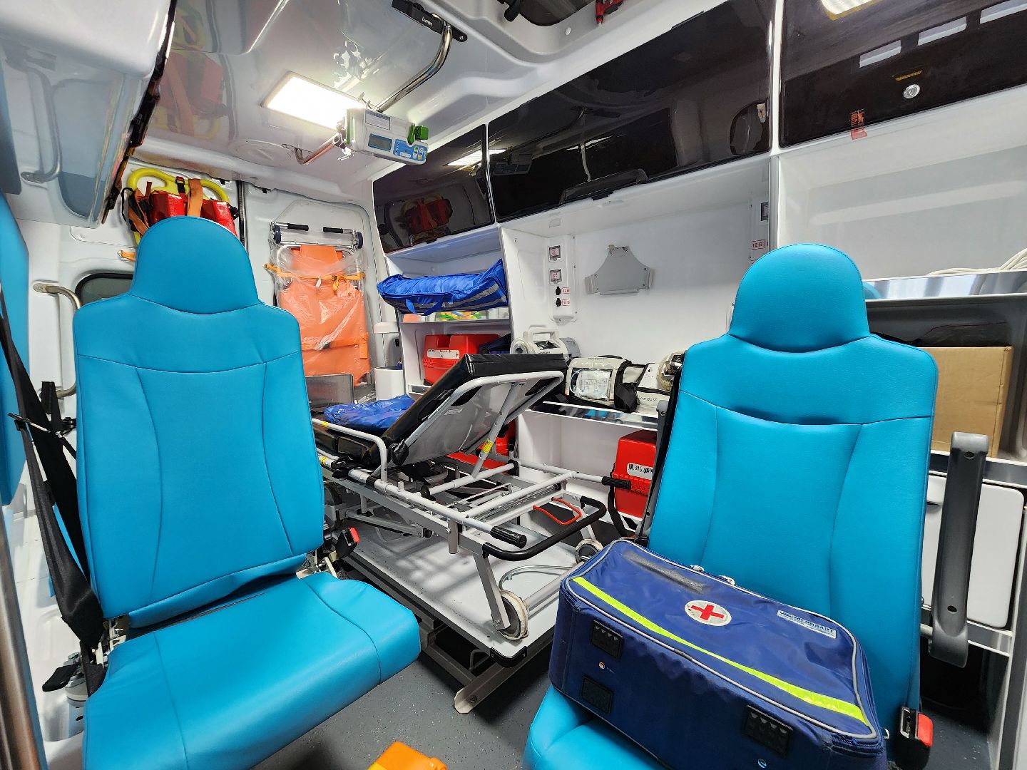 Чехов, подстанция скорой помощи, новые машины, автомобили Газель, оборудование, пополнение автопарка, региональная программа Здравоохранение, губернатор московской области, вертикалки,