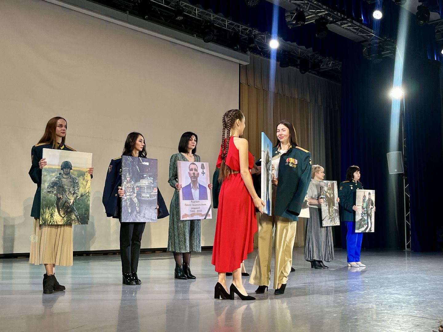 сво выставка, стипендия губернатора, хореографическая школа имени ирины зайцевой, наро-фоминск, памяти бойцов сво,вертикальное видео, вертикалка,