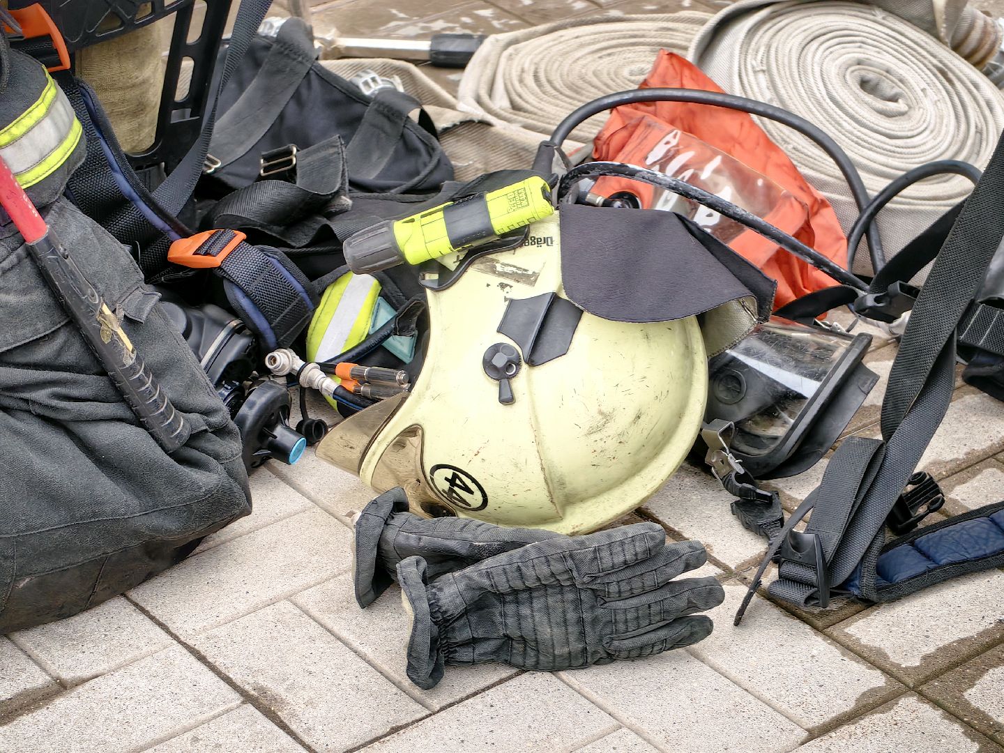 пожар, спасатели, мчс, ликвидация пожара, отряд, техника,