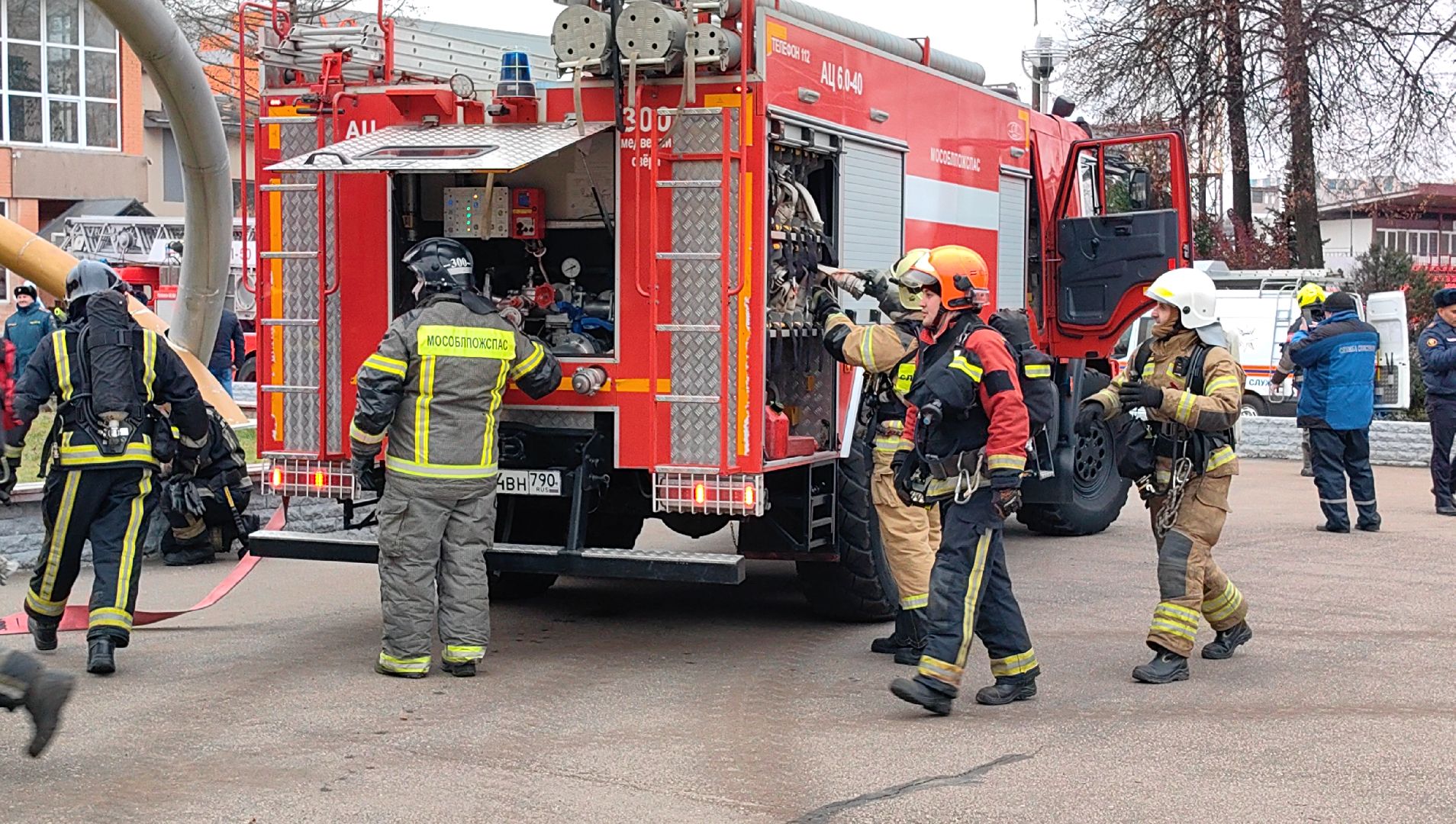 пожар, спасатели, мчс, ликвидация пожара, отряд, техника,