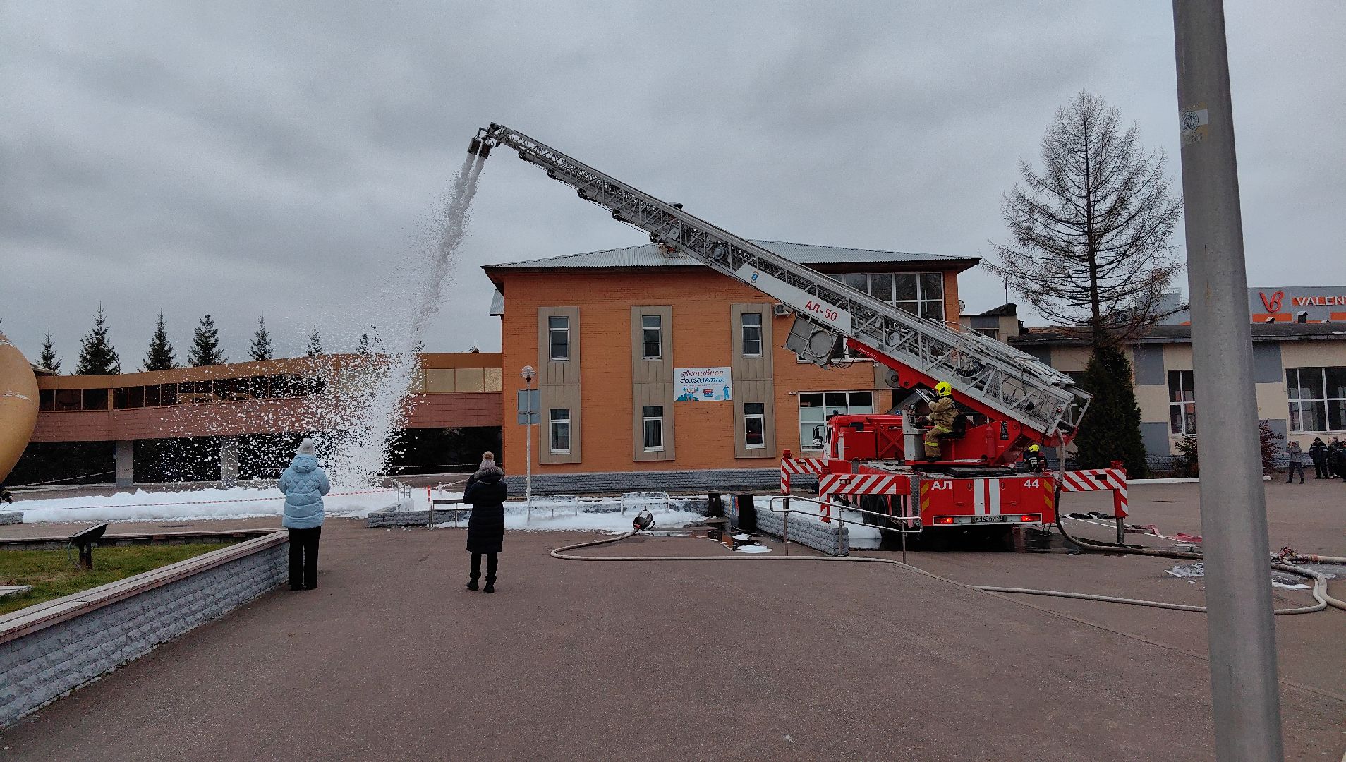 пожар, спасатели, мчс, ликвидация пожара, отряд, техника,