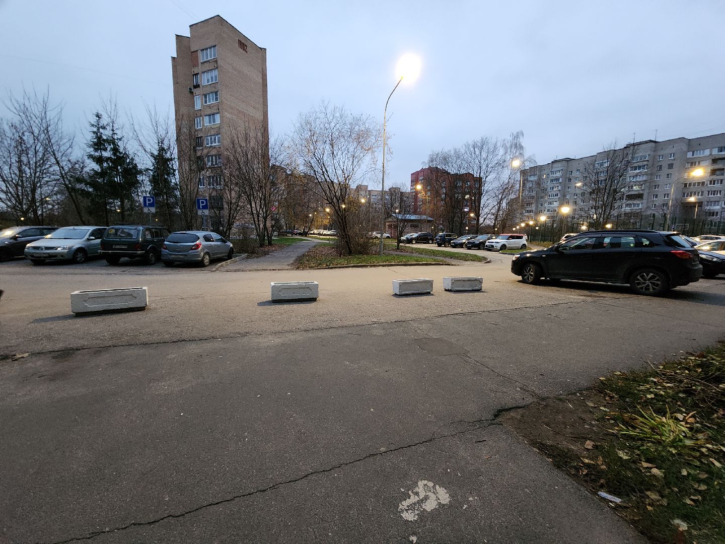 Черноголовка, Незаконная парковка, Парковка автомобилей,