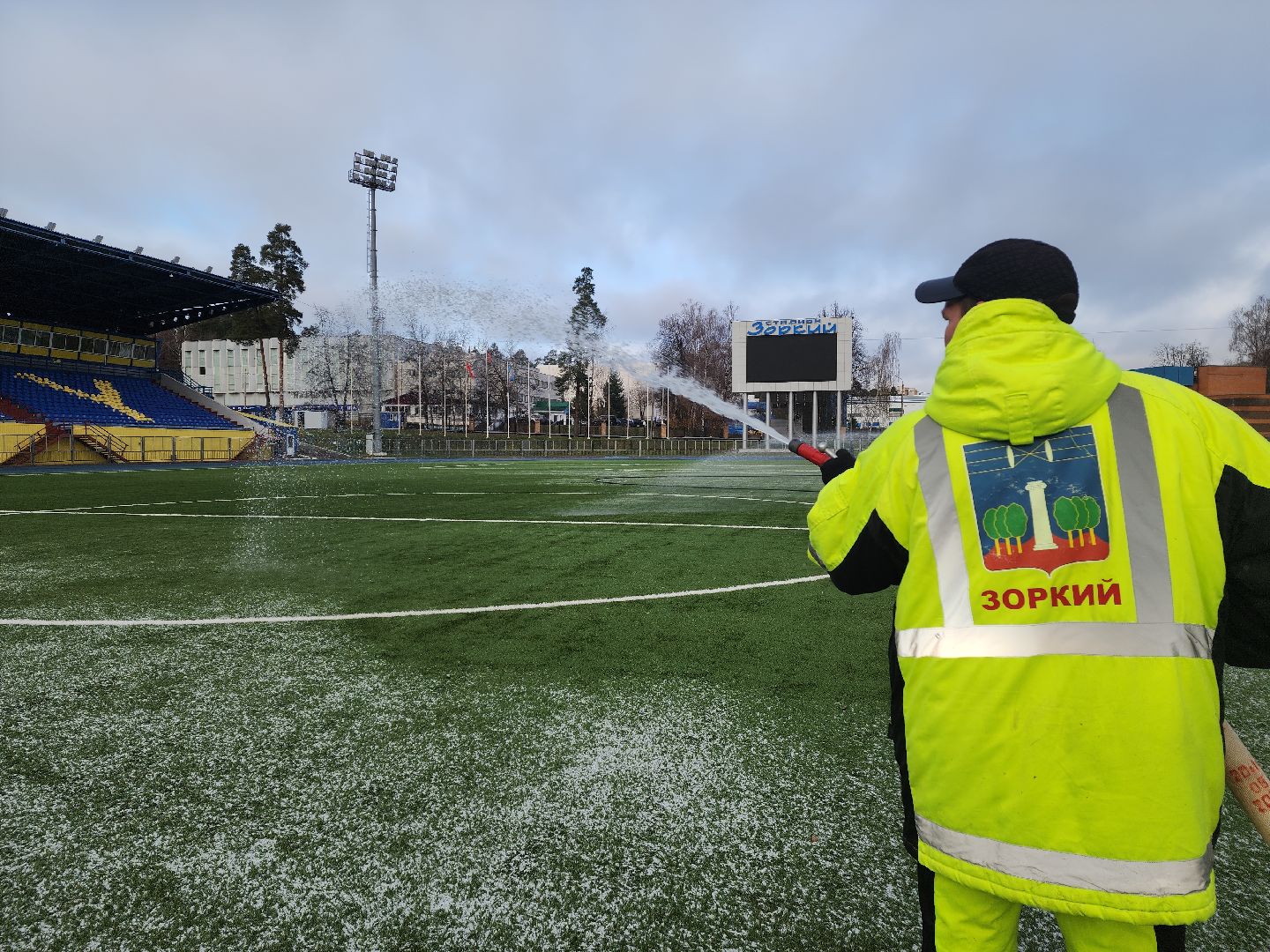 красногорск, стадион зоркий, заливка льда, спорт,