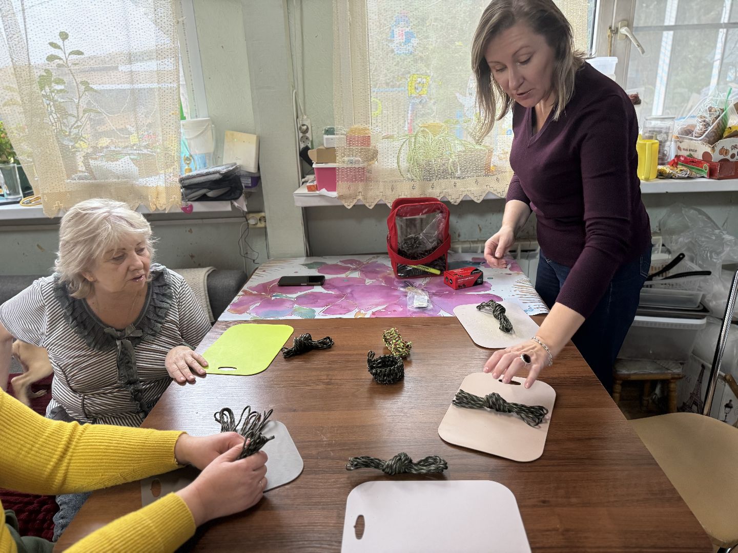 волонтерская деятельность, помощь, сво, тактические браслеты,волонтёры, сухпайки