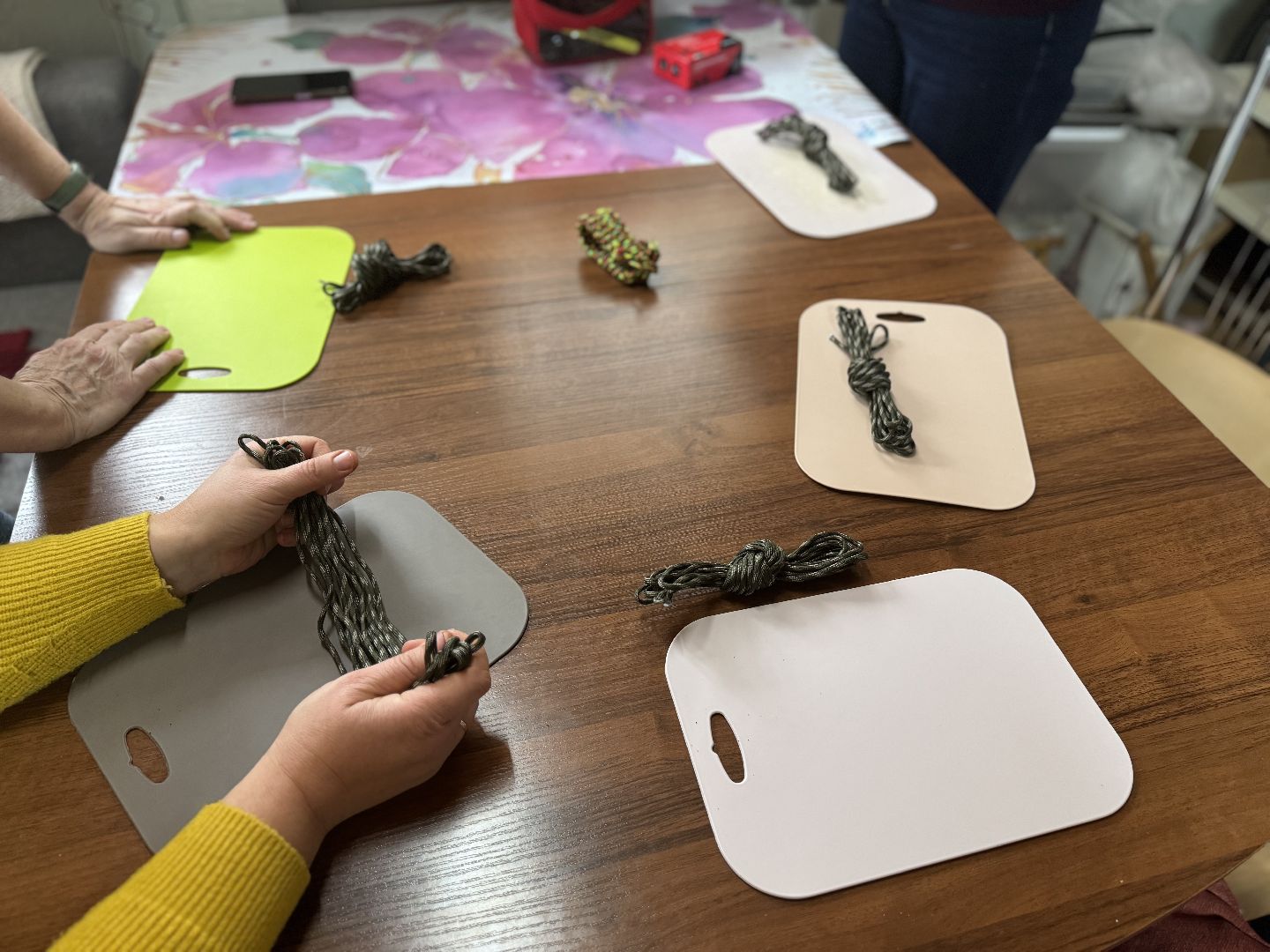 волонтерская деятельность, помощь, сво, тактические браслеты,волонтёры, сухпайки